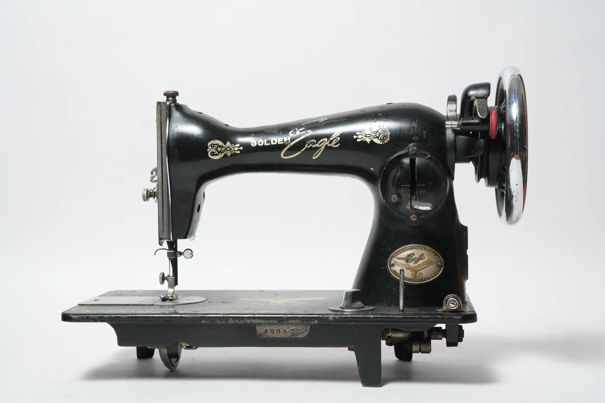 Golden Eagle Class 15 Vintage Sewing Machine Head — photograph 3