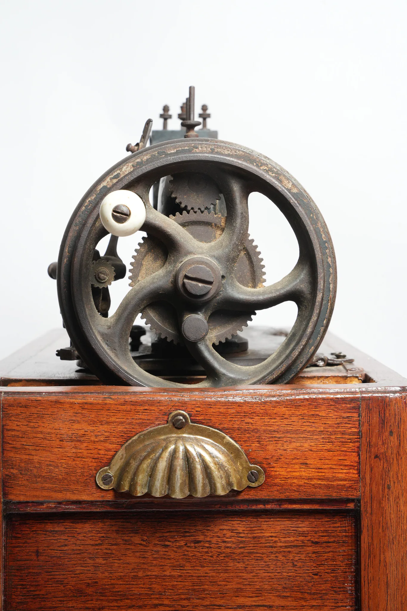 Gritzner Fiddle-Base Transverse Shuttle Sewing Machine — photograph 4