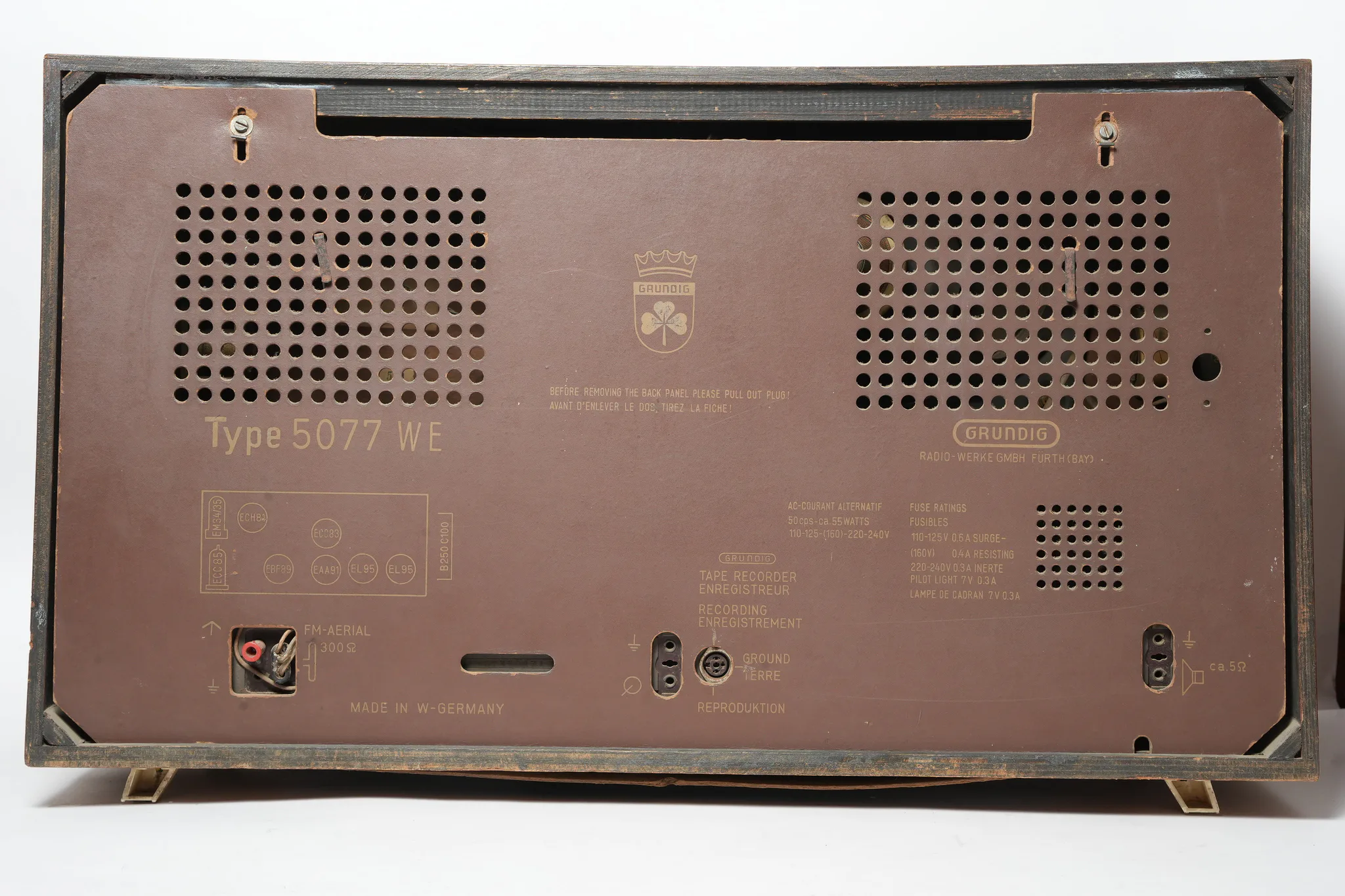Grundig Type 5077 WE Tube Radio — photograph 2