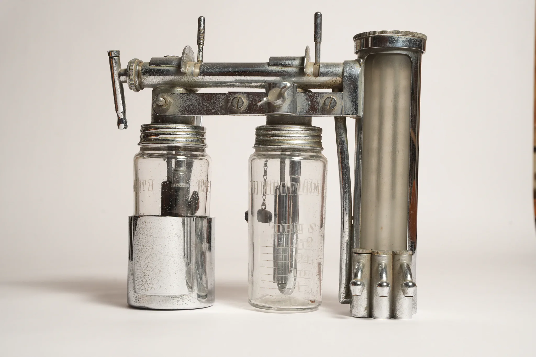 Gwathmey Vaporizer Anesthetic Machine — photograph