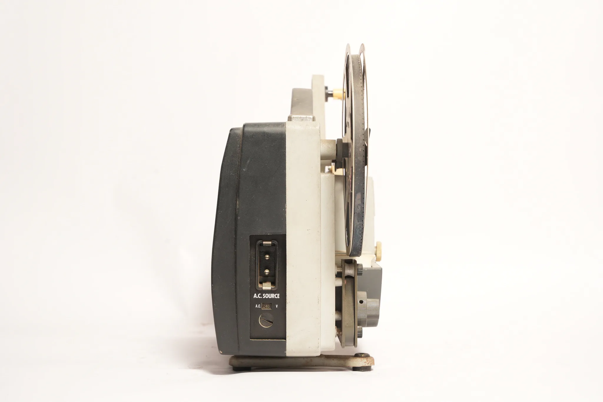 Hanimex Loadmatic Dual P300 8mm Projector — photograph 2