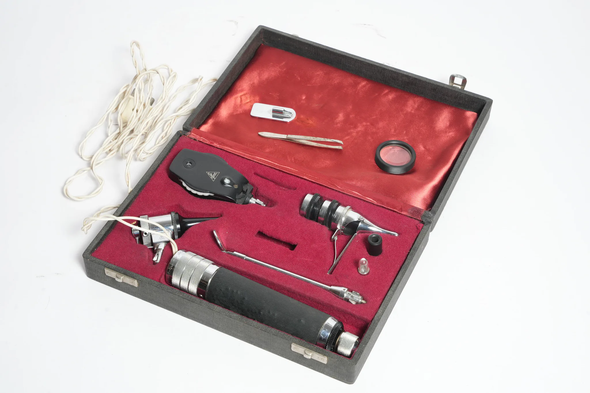 Heine Vintage Medical Diagnostic Set — photograph 2