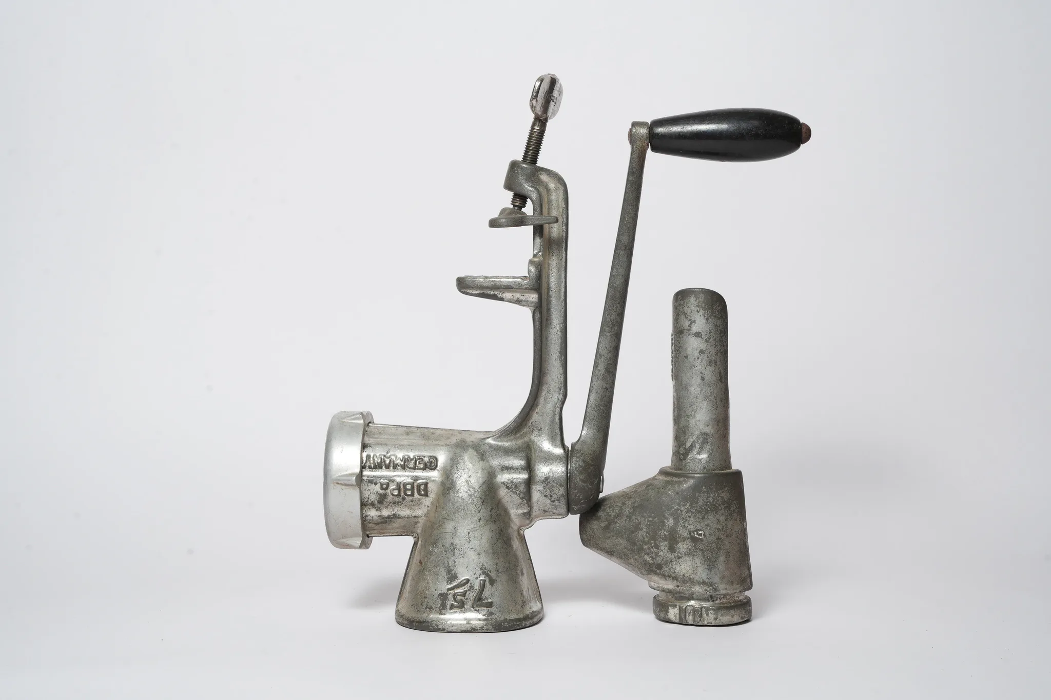Jupiter Size 7½ Cast Metal Manual Meat Grinder — photograph 2