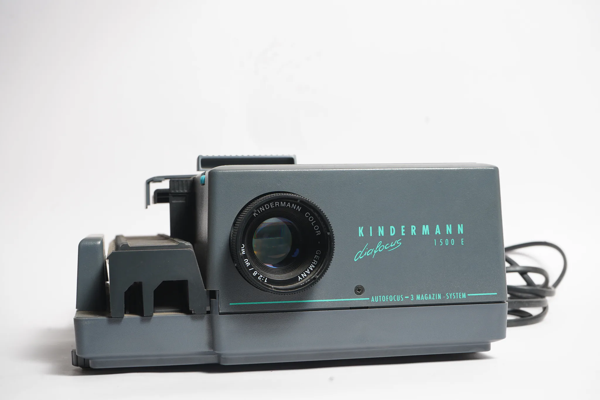 Kindermann 1500 E Diafocus Projector — photograph