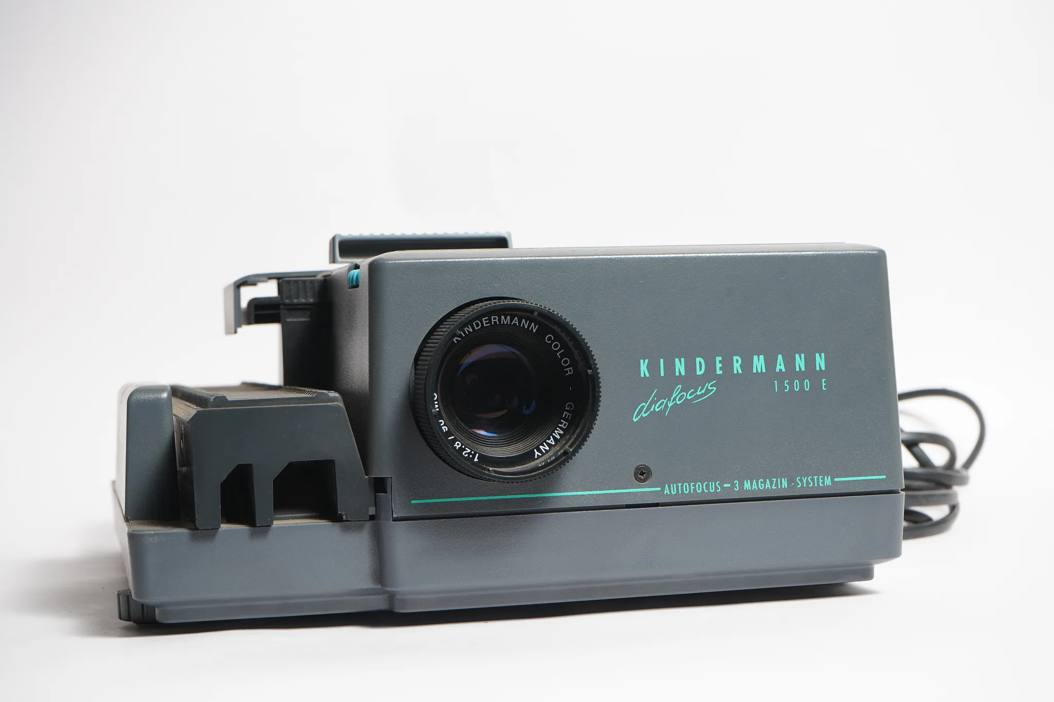 Kindermann 1500 E Diafocus Projector — Kindermann GmbH: a tangible chapter of the analog era.