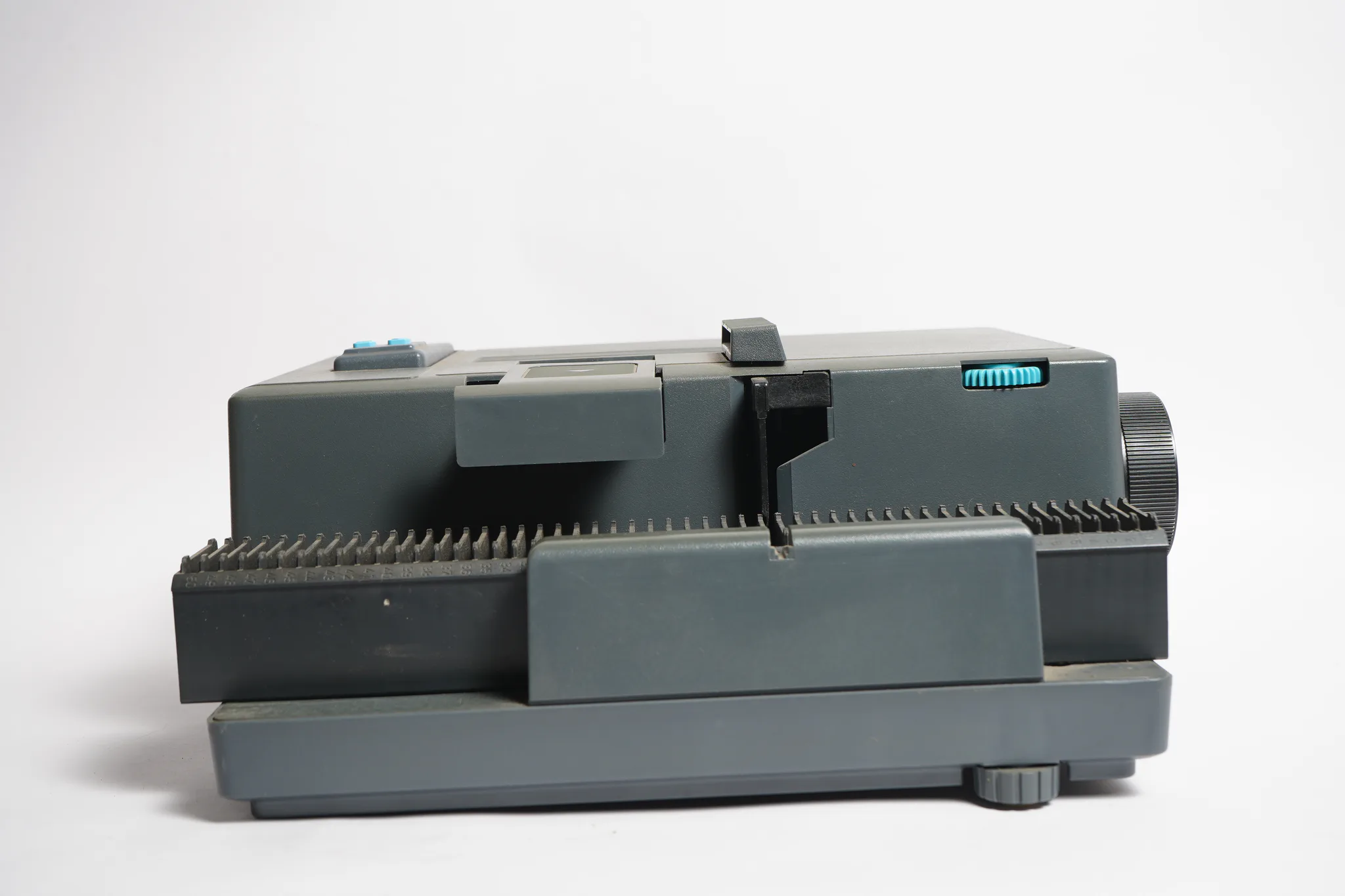 Kindermann 1500 E Diafocus Projector — photograph