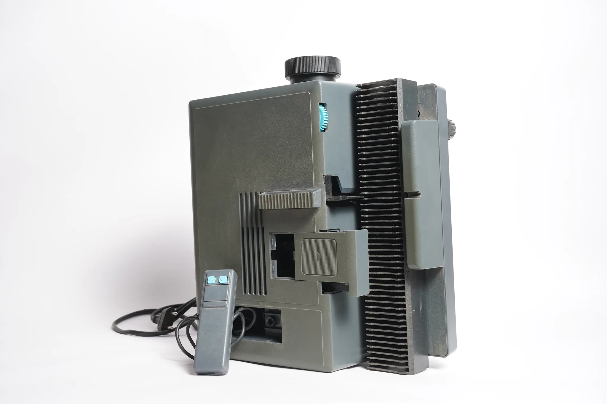 Kindermann 1500 E Diafocus Projector — photograph
