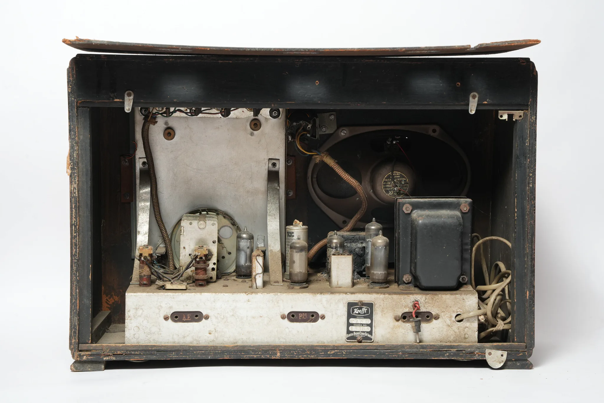 Krefft Model 5466 Tube Radio Chassis — photograph 2