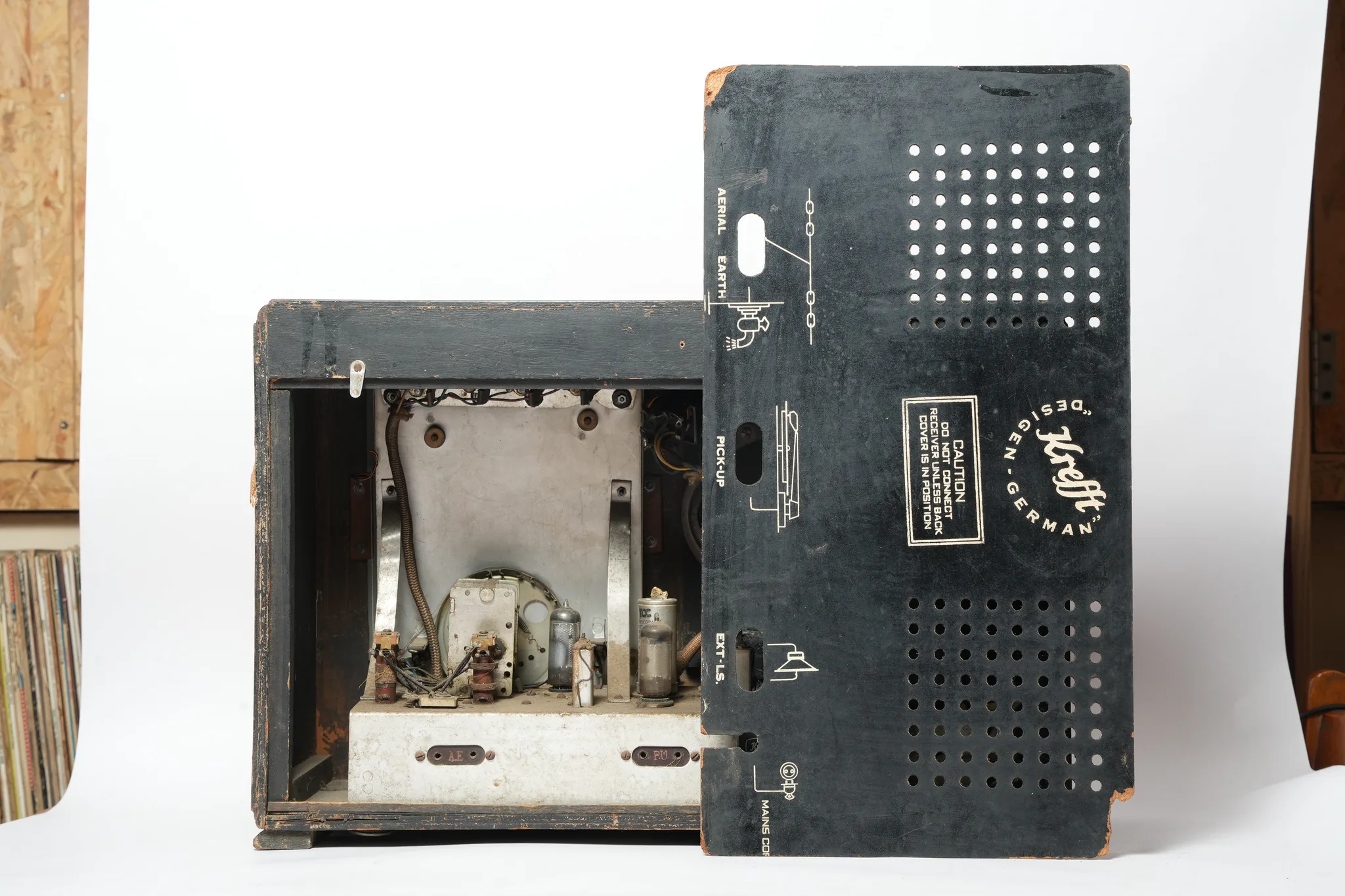 Krefft Model 5466 Tube Radio Chassis — photograph 4