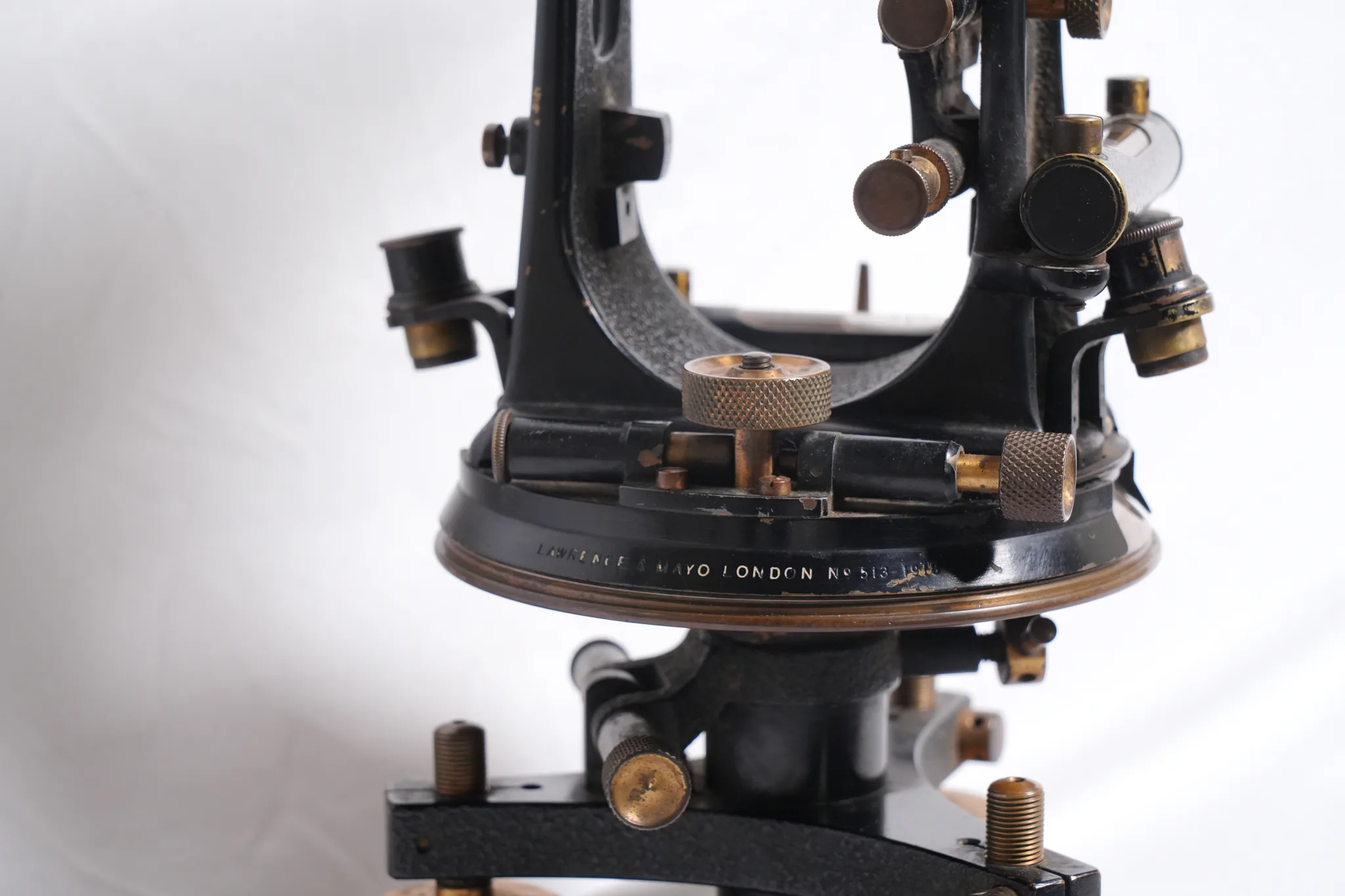 Lawrence & Mayo Transit Theodolite No. 513 — photograph 3