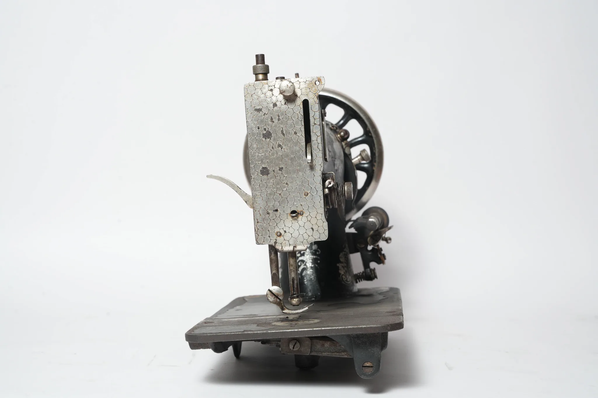 L.O. Dietrich Vesta VS III Hand-Crank Sewing Machine — photograph 4