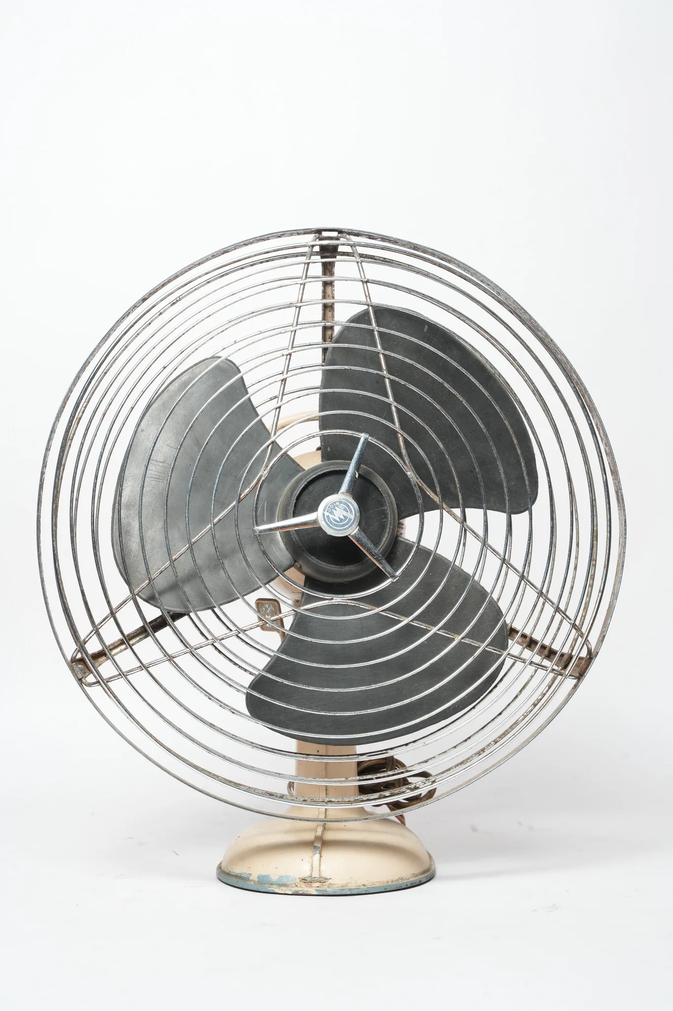 Mid-Century Streamline Electric Desk Fan with Chrome Cage — photograph 1