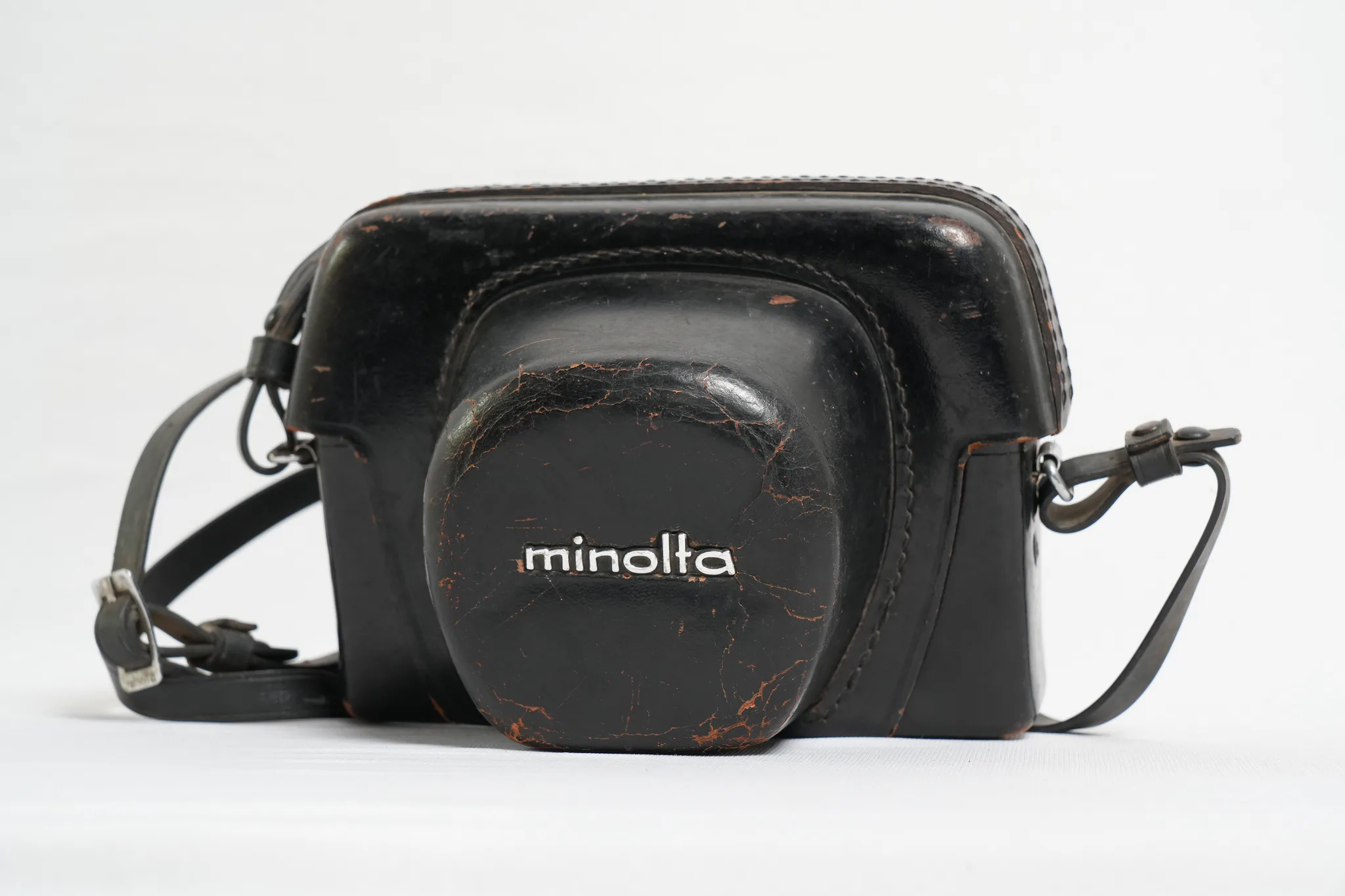 Minolta Hi-Matic 11 35mm Rangefinder Camera — photograph 1