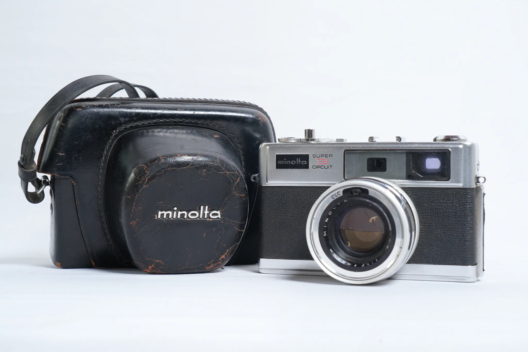 Minolta Hi-Matic 11 35mm Rangefinder Camera — photograph 2