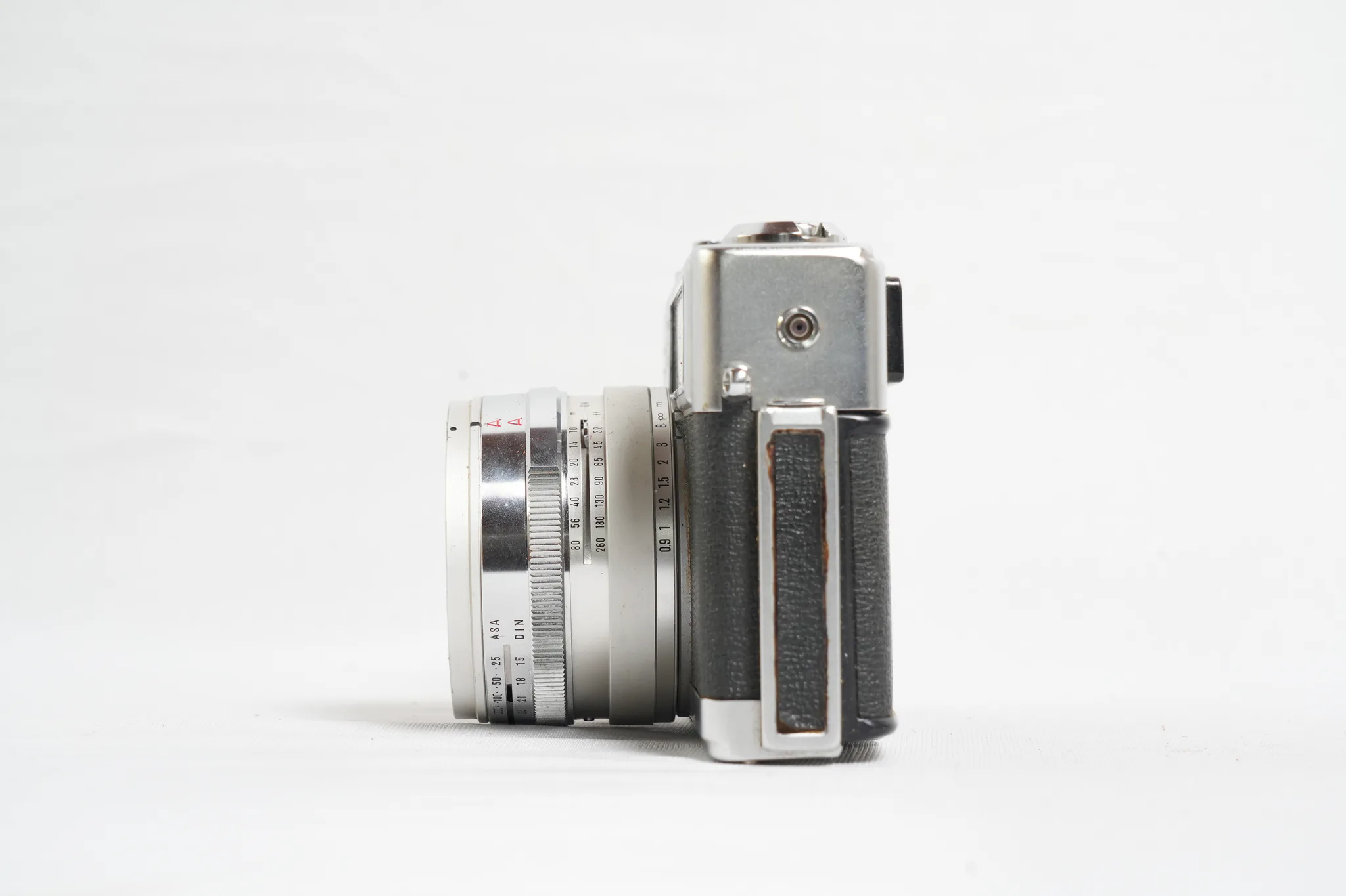 Minolta Hi-Matic 11 35mm Rangefinder Camera — photograph 4