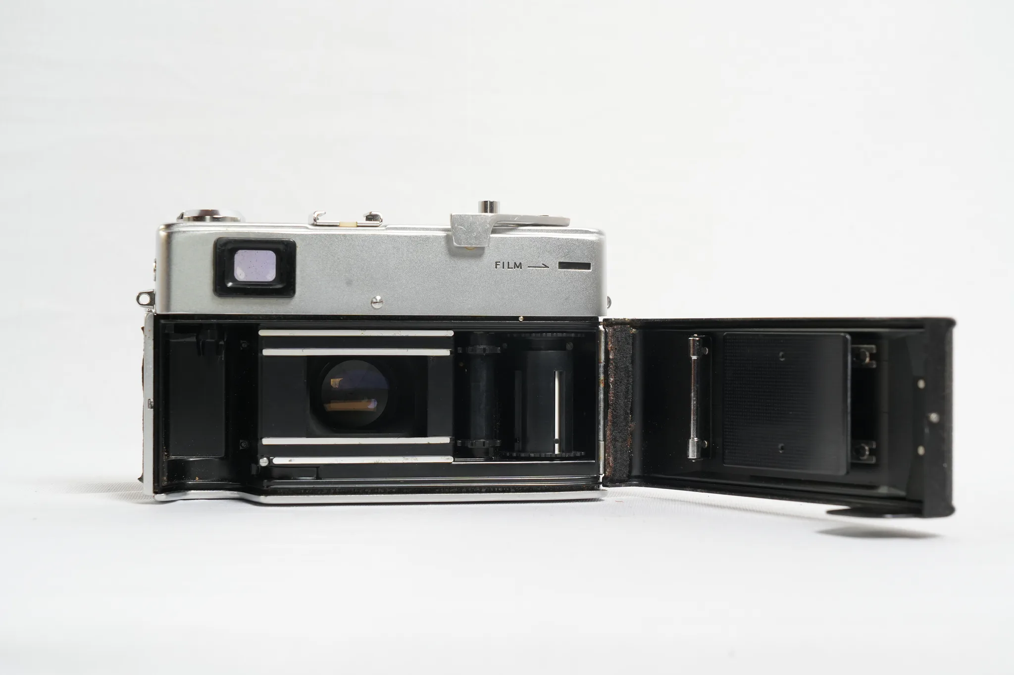 Minolta Hi-Matic 11 35mm Rangefinder Camera — photograph 5