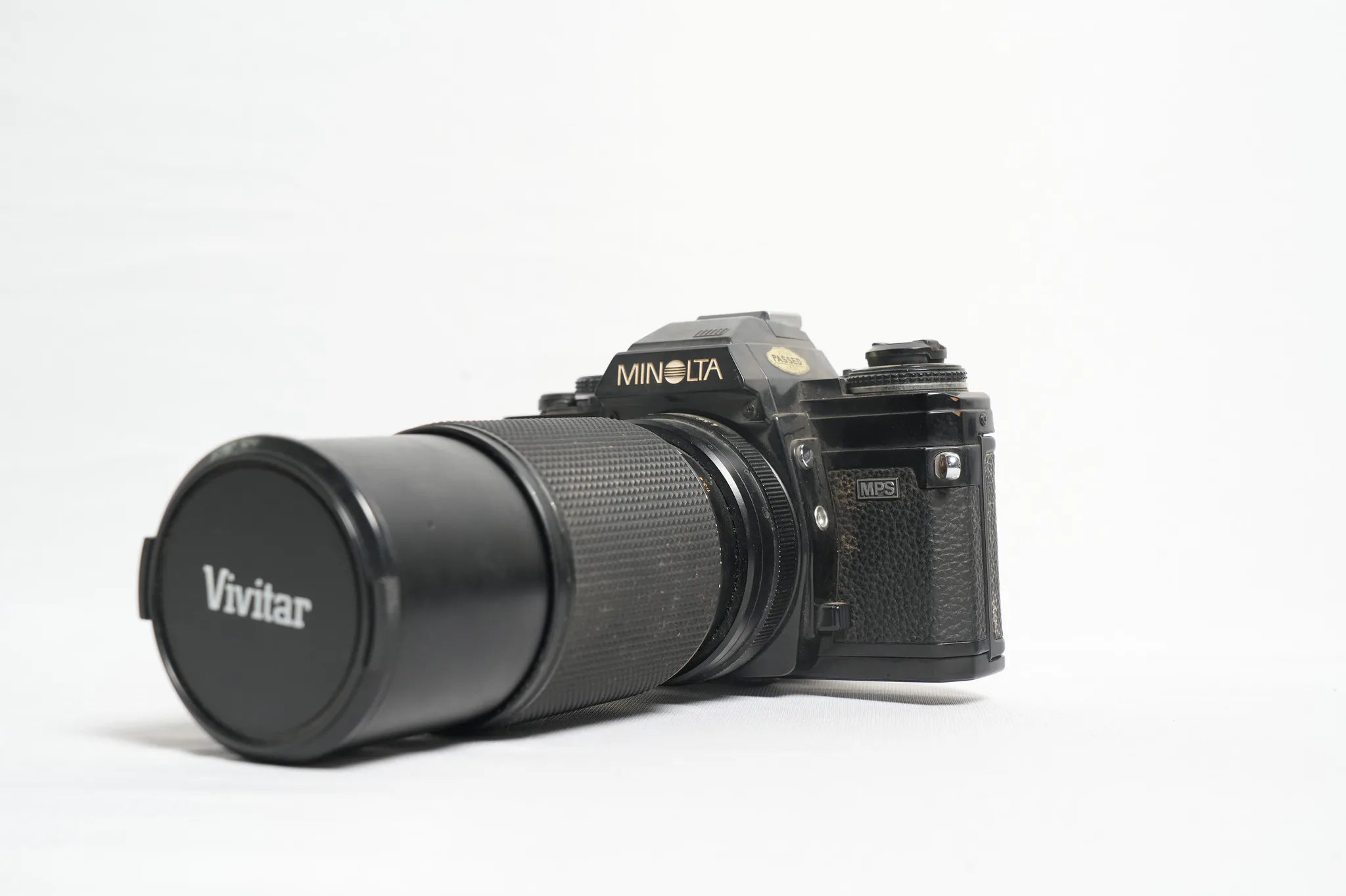 Minolta X-700 35mm SLR Camera with Vivitar Zoom Lens — photograph 1