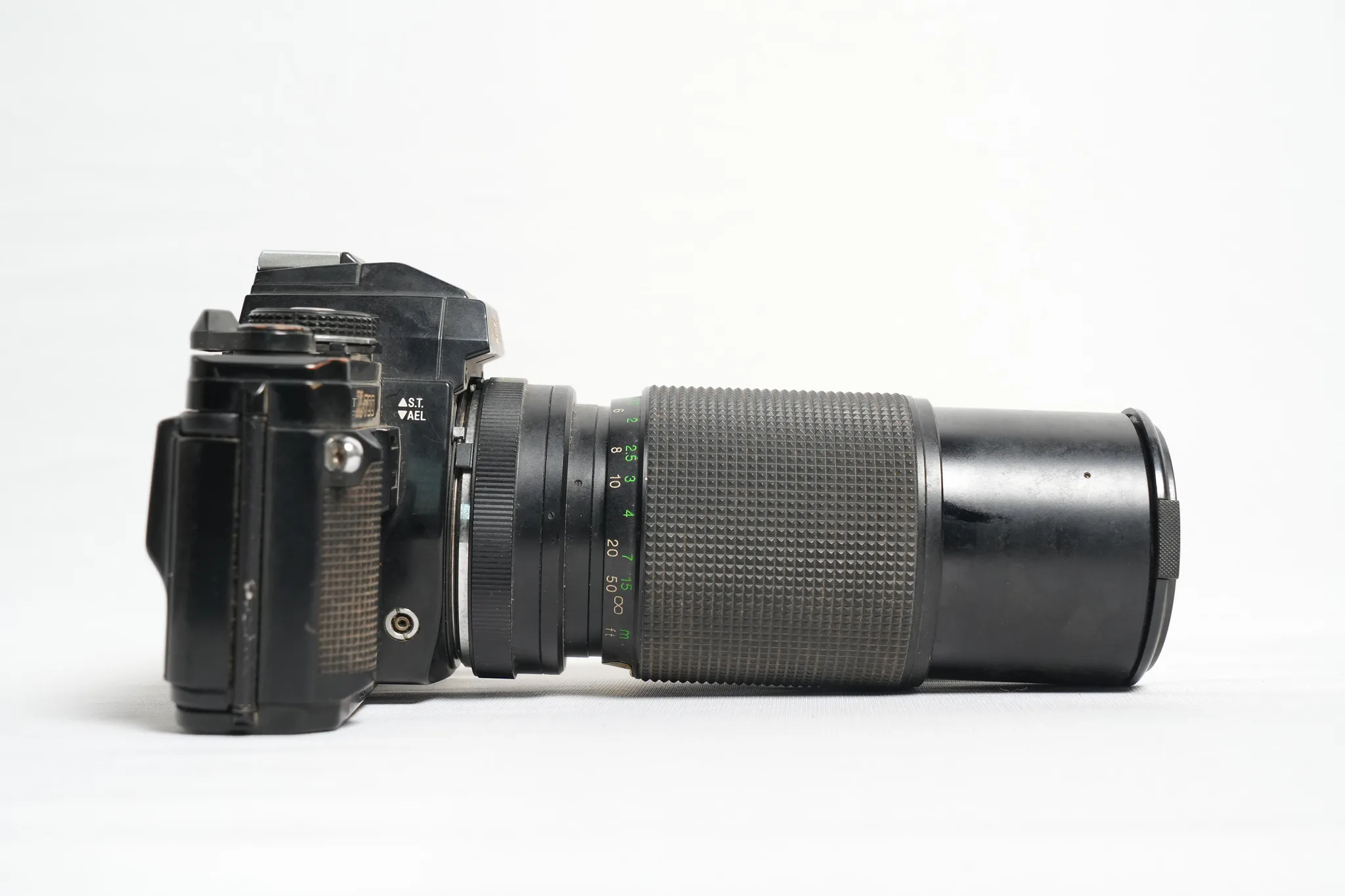 Minolta X-700 35mm SLR Camera with Vivitar Zoom Lens — photograph 4