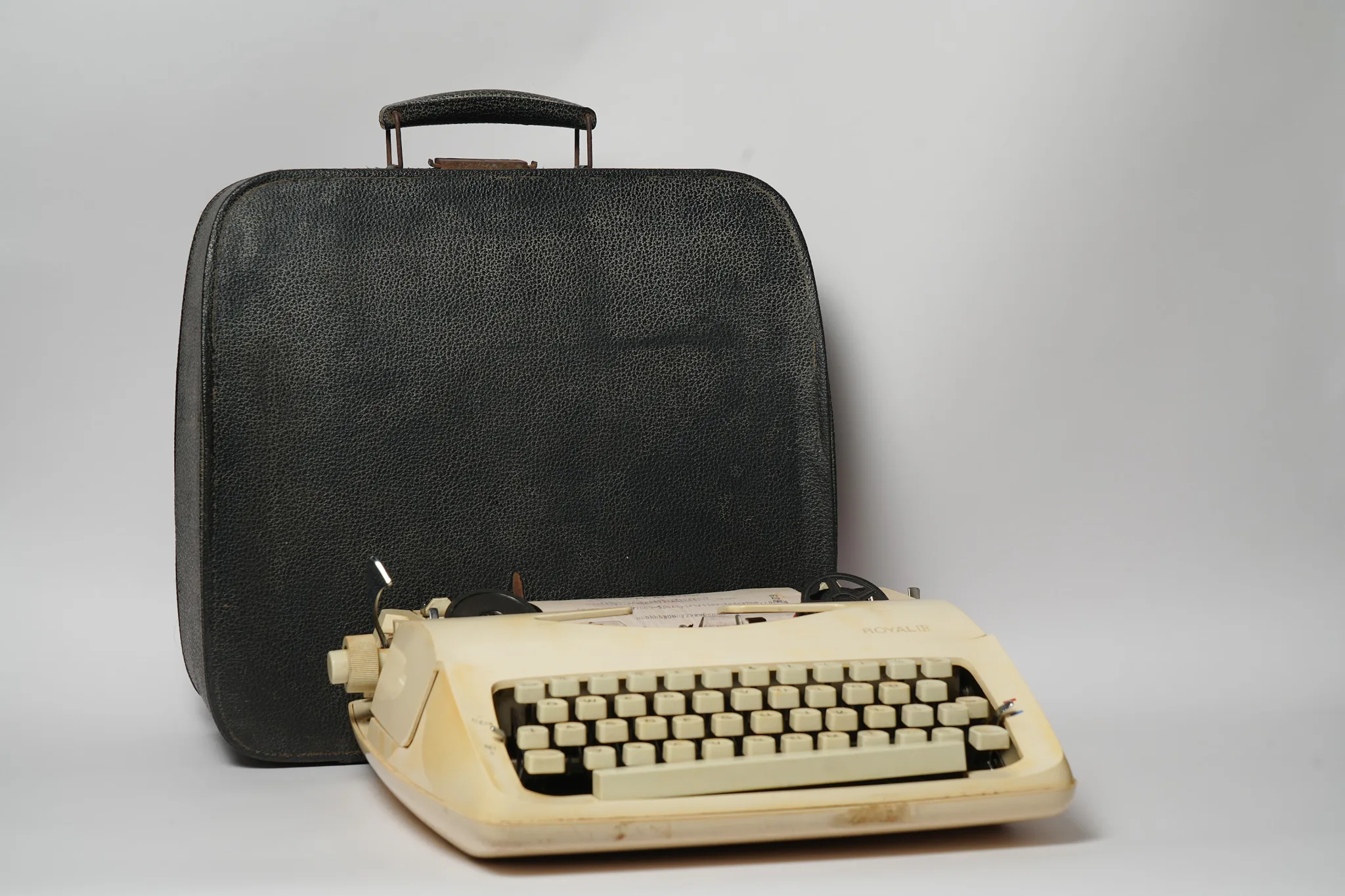 Nakajima All Model 550 Vintage Typewriter with Case — photograph