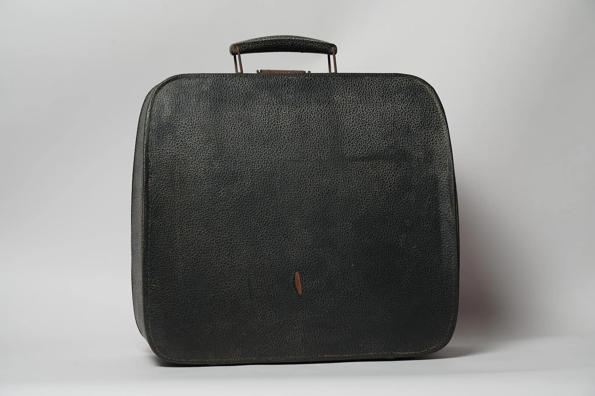 Nakajima All Model 550 Vintage Typewriter with Case — photograph