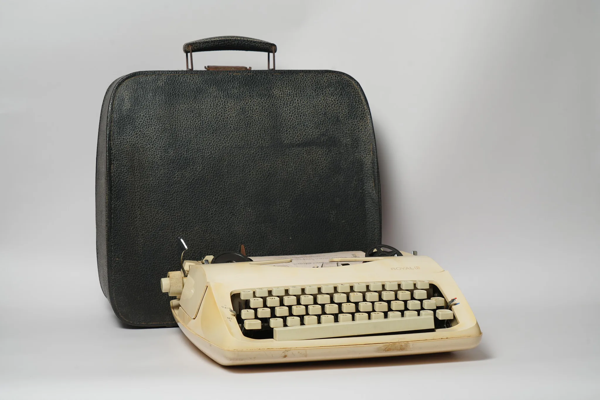 Nakajima All Model 550 Vintage Typewriter with Case — photograph