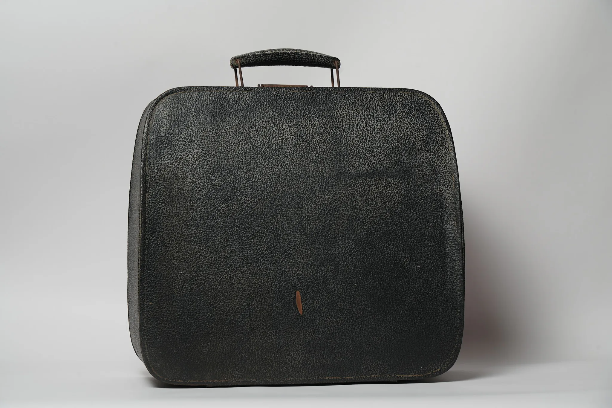 Nakajima All Model 550 Vintage Typewriter with Case — photograph
