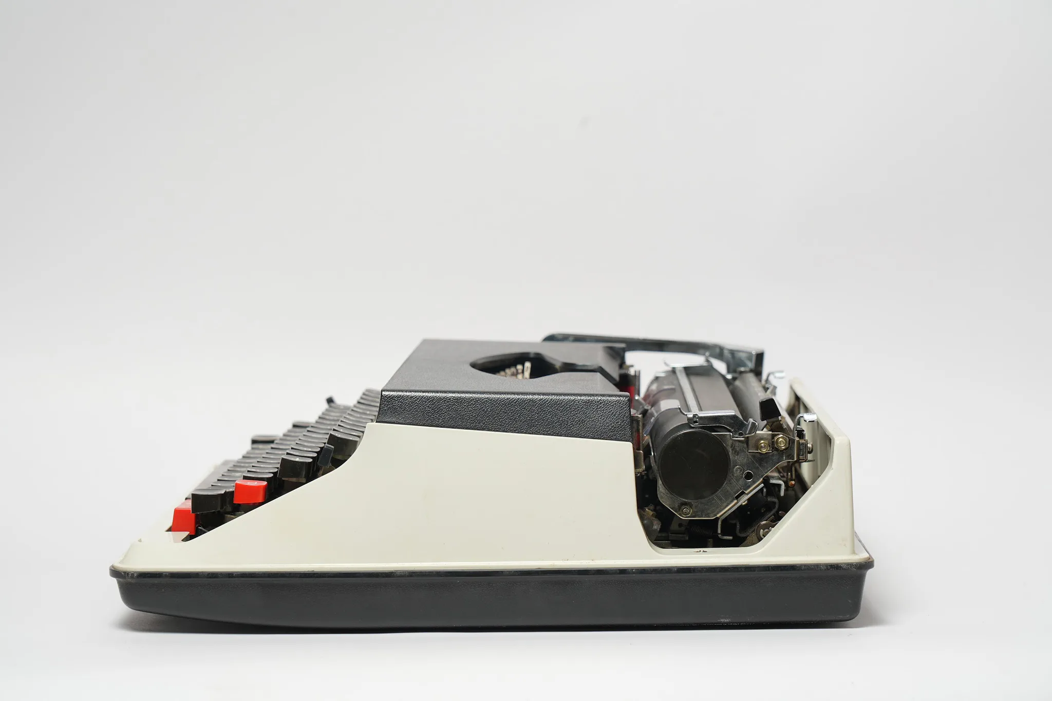 Nakajima All Model 550 Vintage Typewriter with Case — photograph