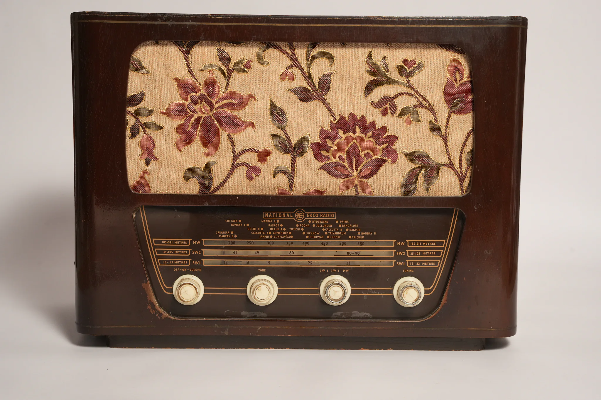 National Ekco Radio Vintage Vacuum Tube Table Radio — photograph