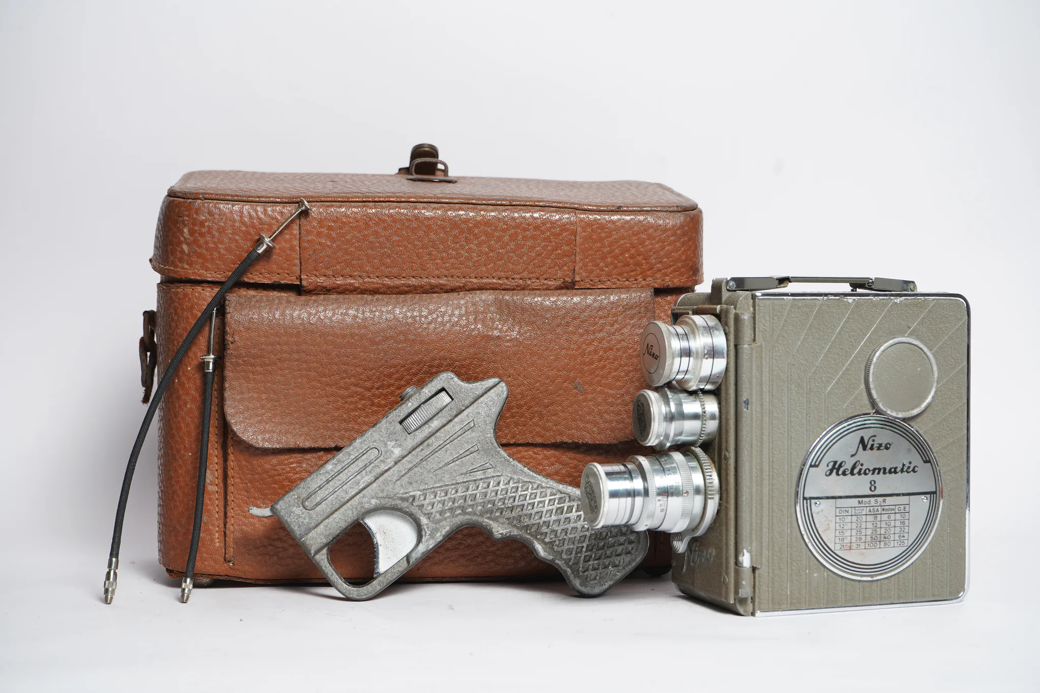 Nizo Heliomatic 8 Mod. S2R Cine Camera — photograph