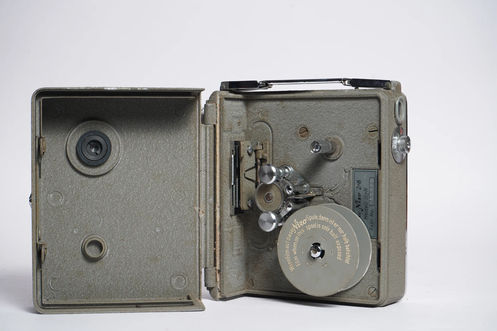 Nizo Heliomatic 8 Mod. S2R Cine Camera — photograph
