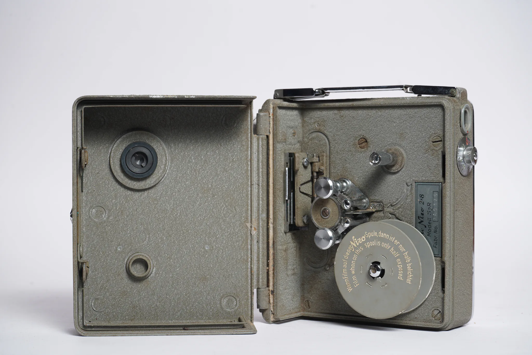 Nizo Heliomatic 8 Mod. S2R Cine Camera — photograph