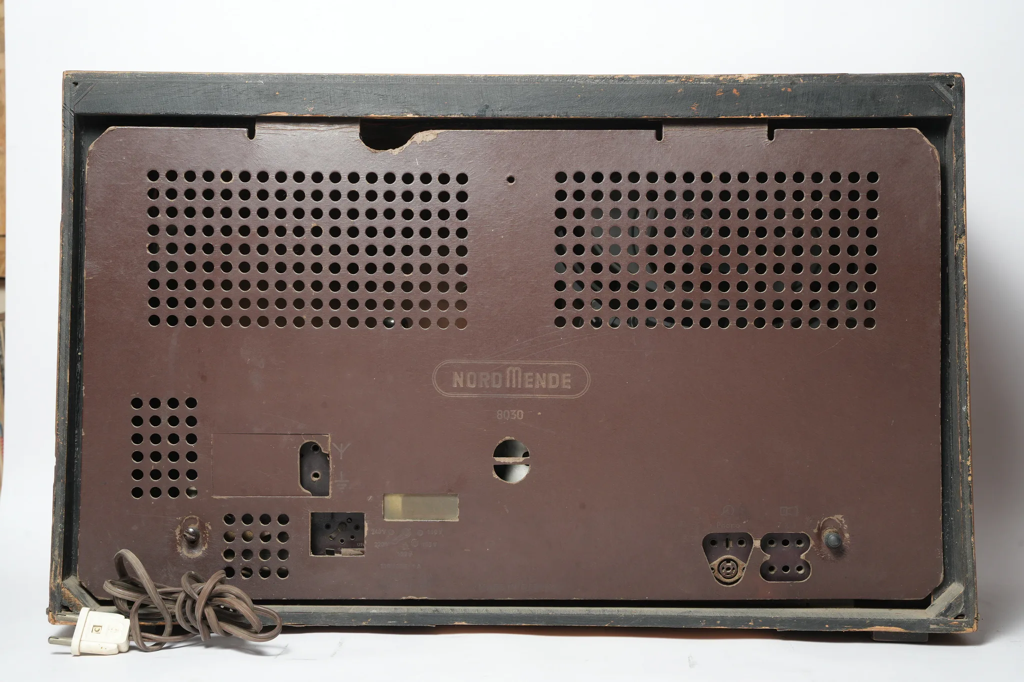 Nordmende Rigoletto 58 Tube Radio (Chassis 8030) — photograph 2