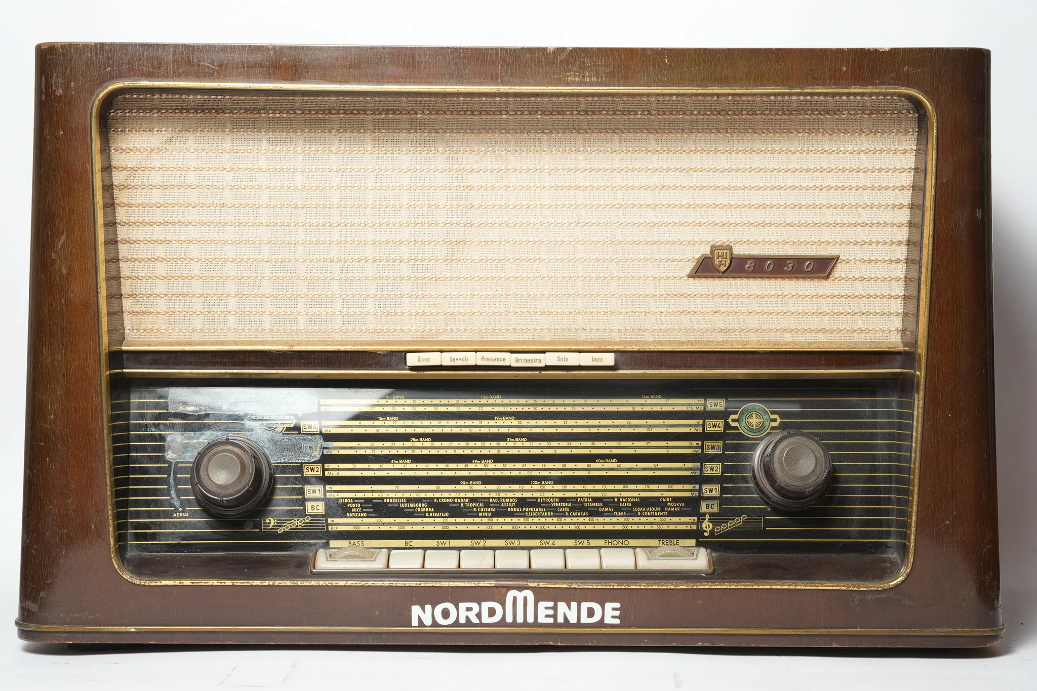 Nordmende Rigoletto 58 Tube Radio (Chassis 8030) — photograph 4