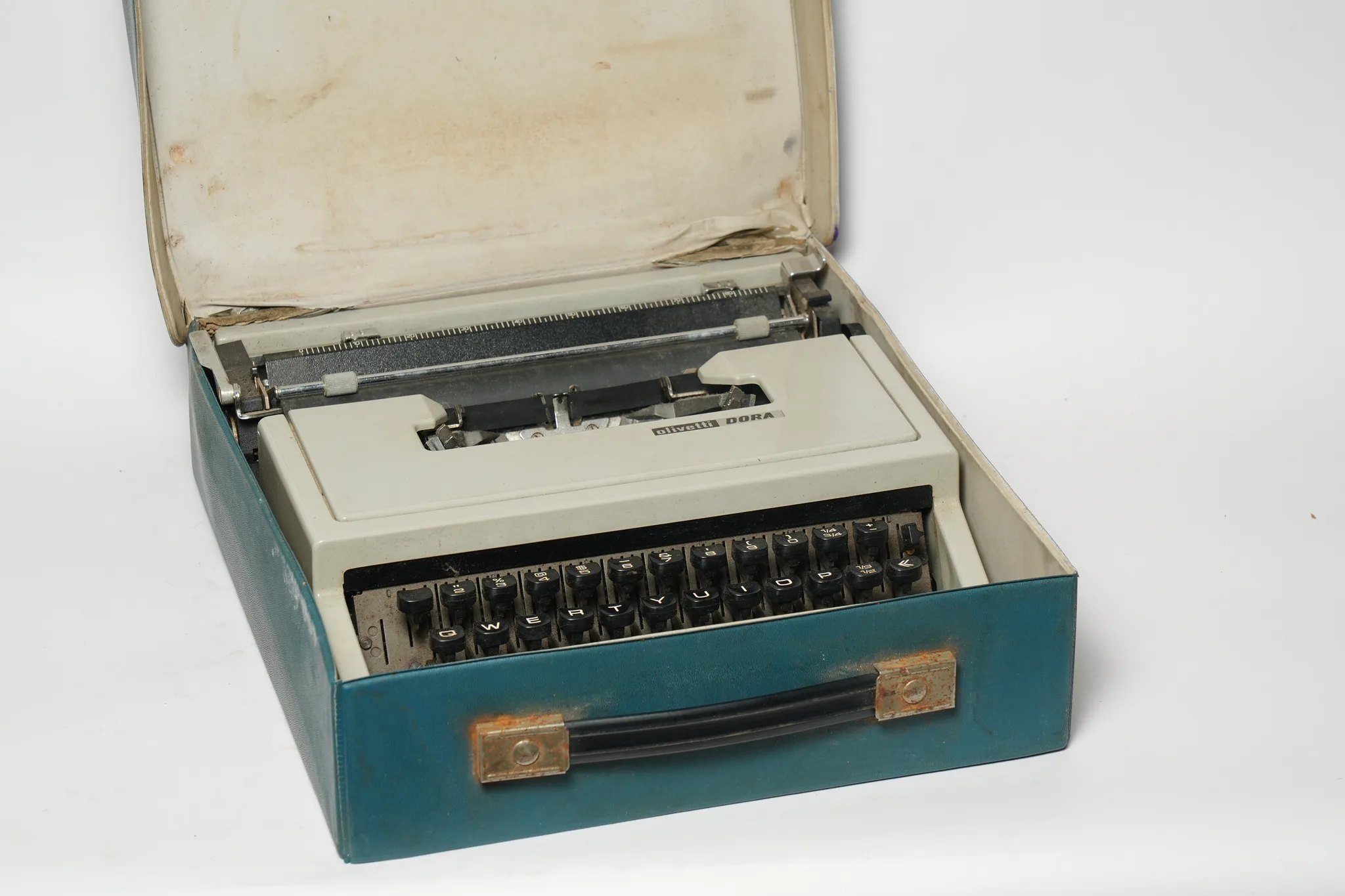 Olivetti Dora Typewriter with Fitted Travel Case — photograph