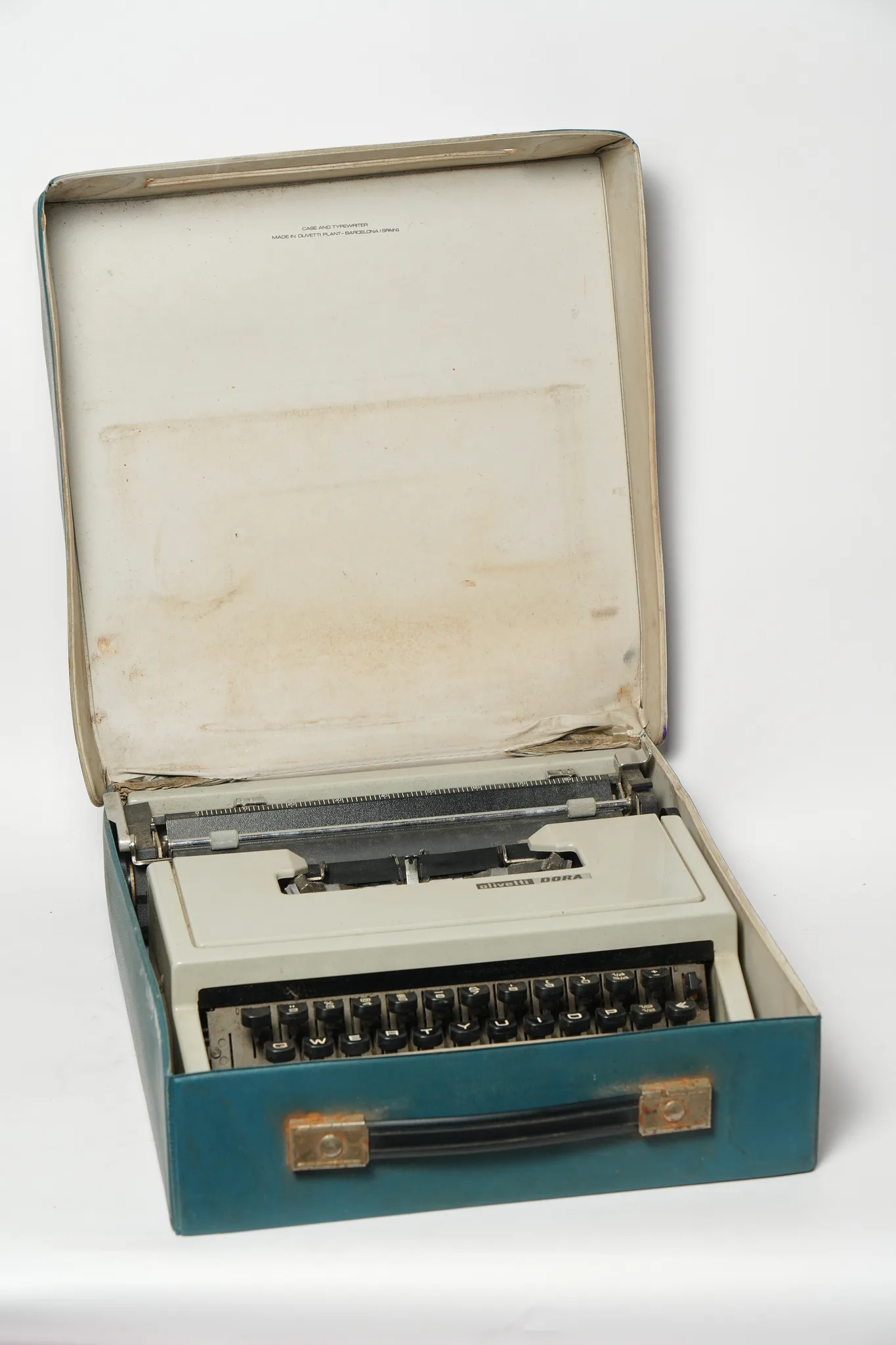 Olivetti Dora Typewriter with Fitted Travel Case — photograph
