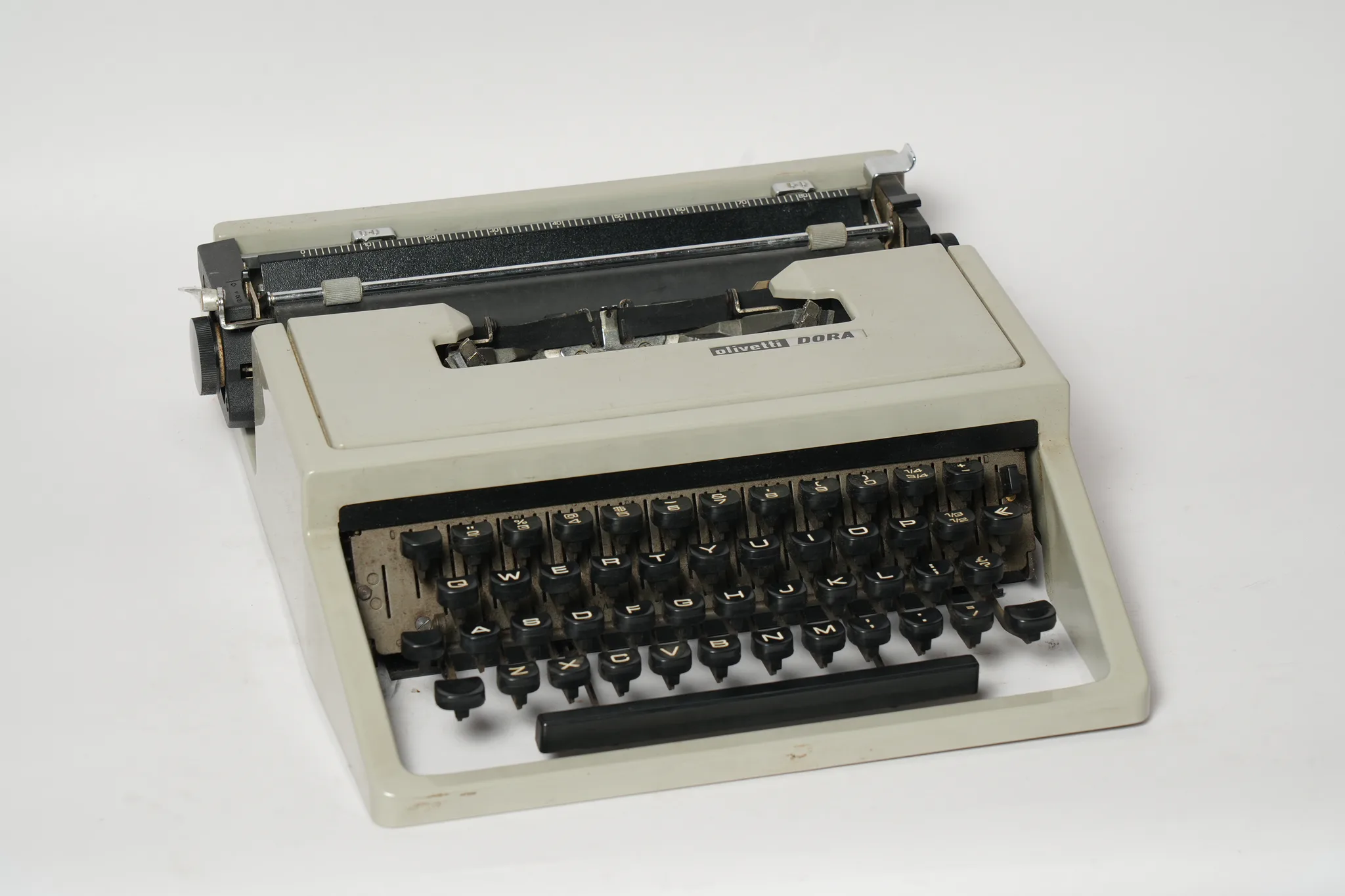 Olivetti Dora Typewriter with Fitted Travel Case