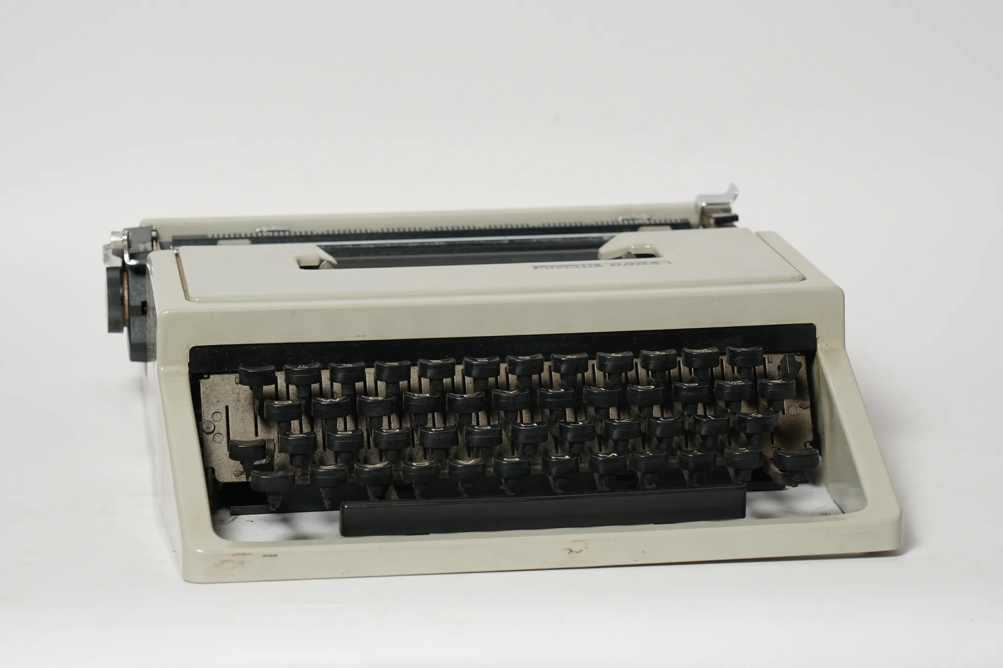 Olivetti Dora Typewriter with Fitted Travel Case — photograph