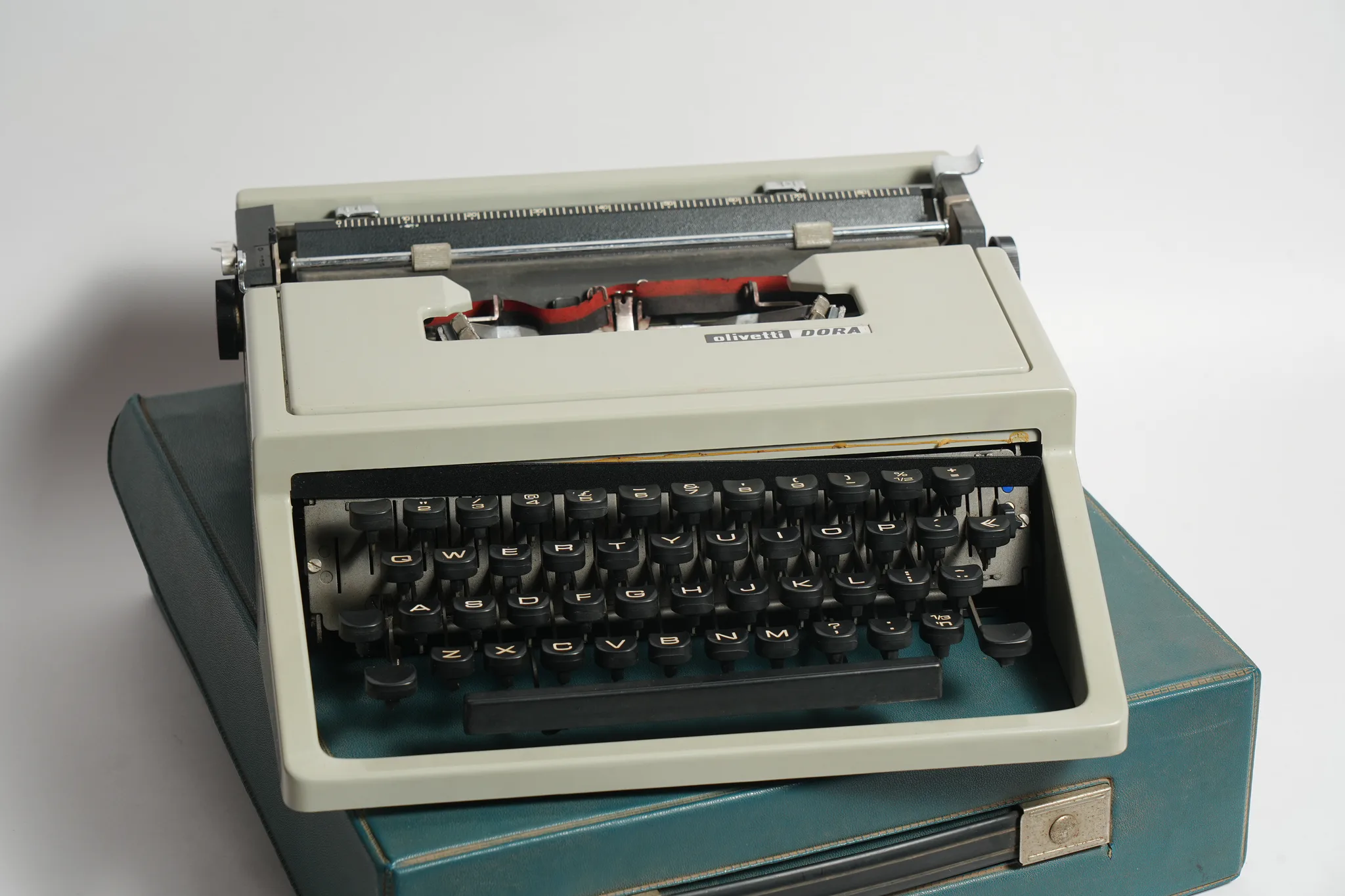 Olivetti Dora Typewriter with Teal Travel Case — photograph