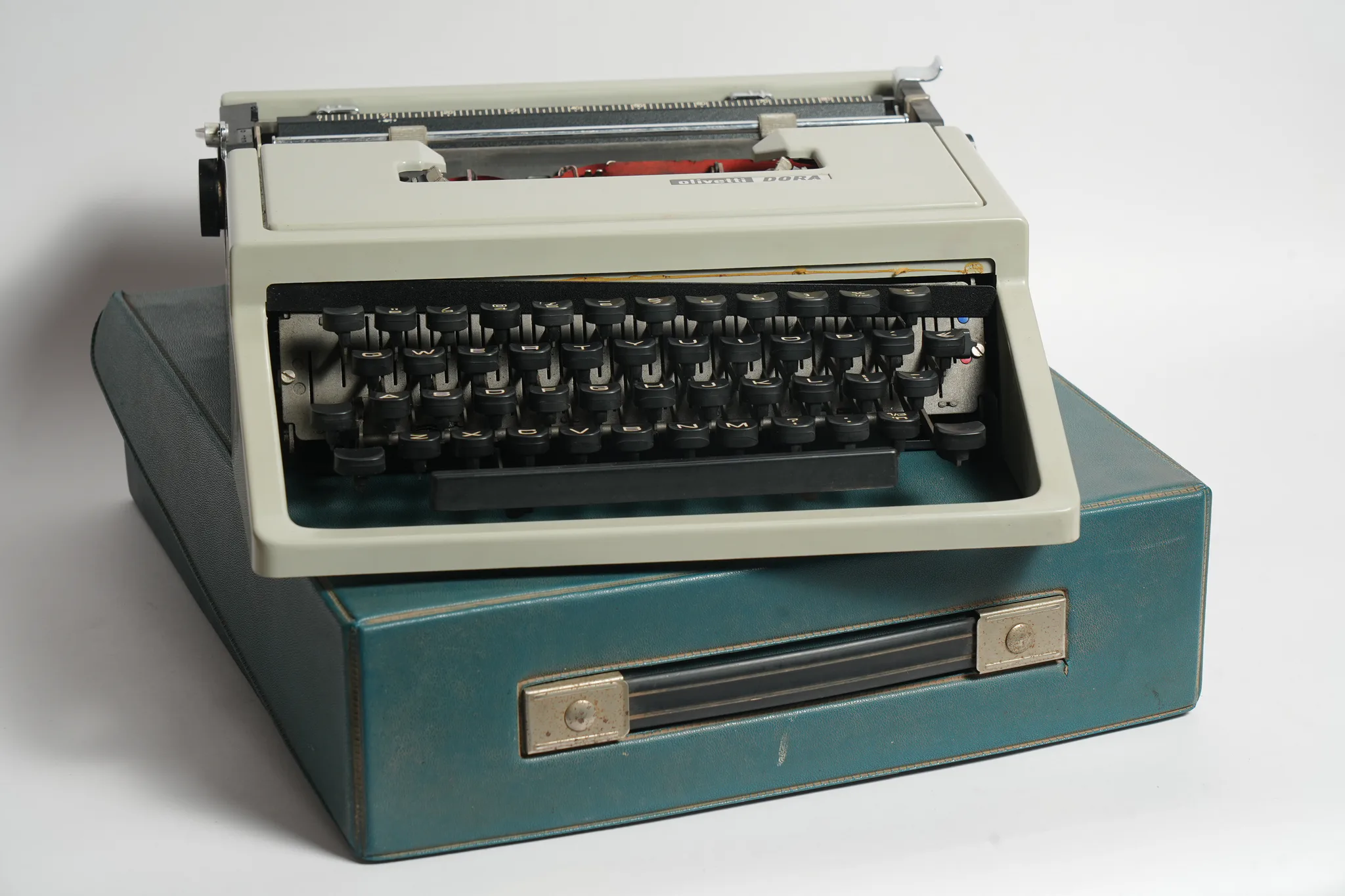 Olivetti Dora Typewriter with Teal Travel Case — photograph