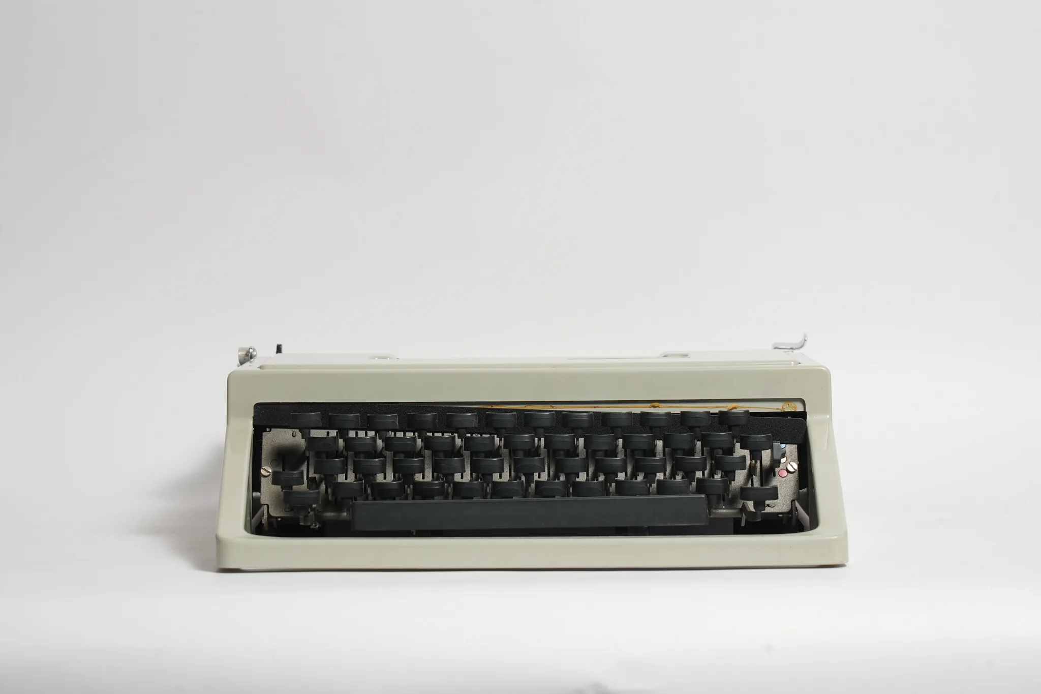 Olivetti Dora Typewriter with Teal Travel Case — photograph