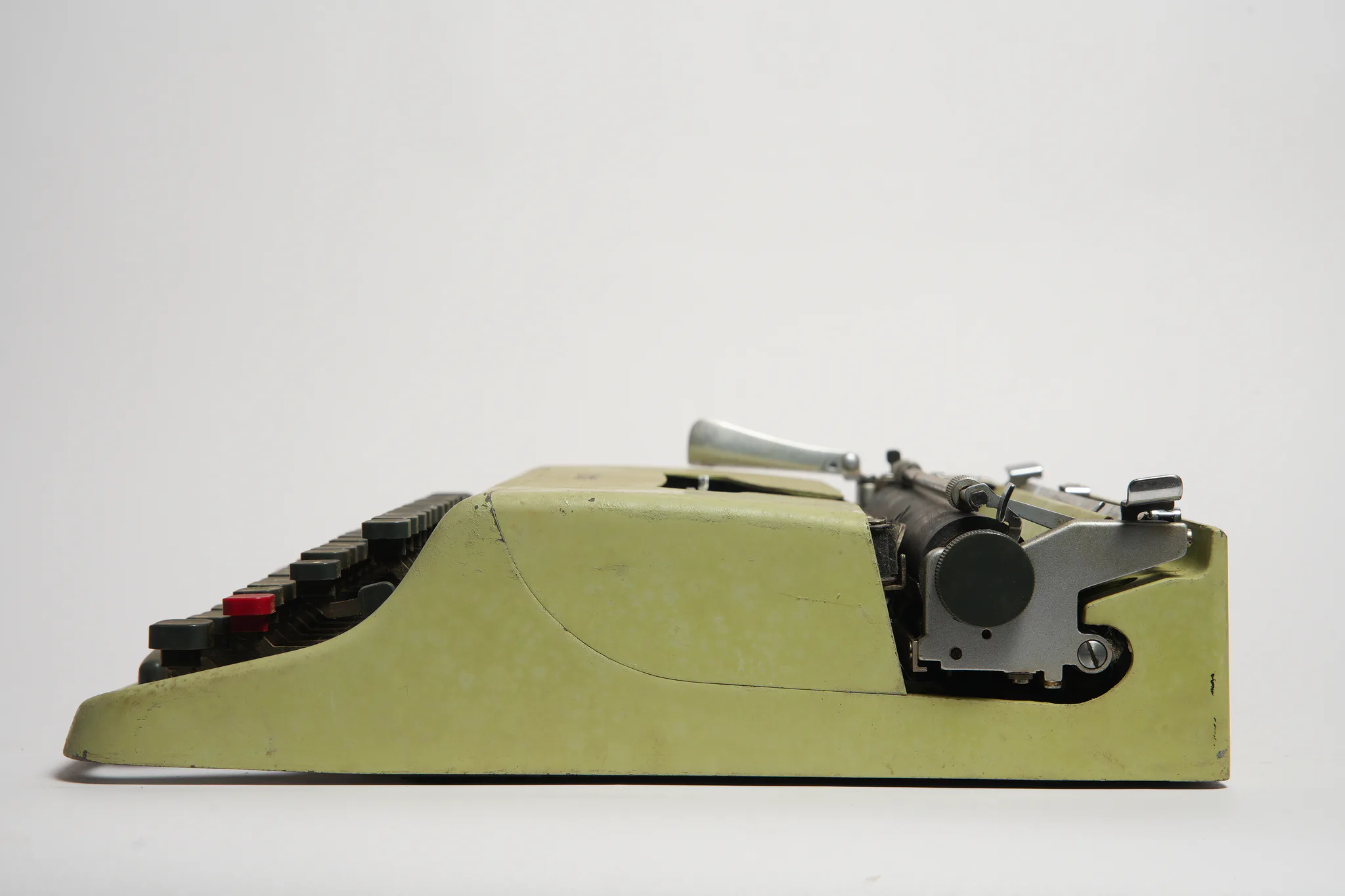 Olivetti Lettera 22 Portable Typewriter — photograph