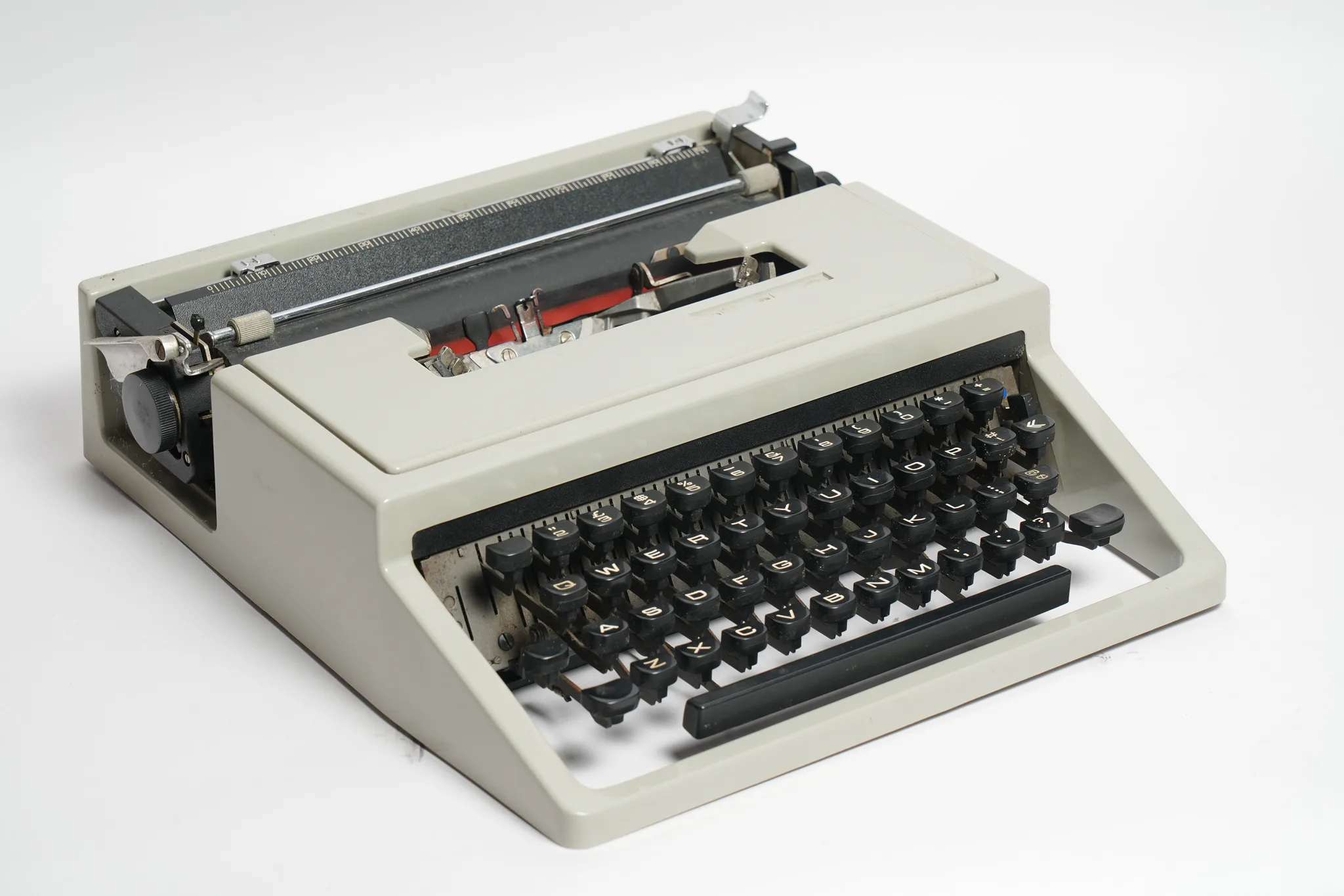 Olivetti Lettera 31 Minimalist Vintage Typewriter