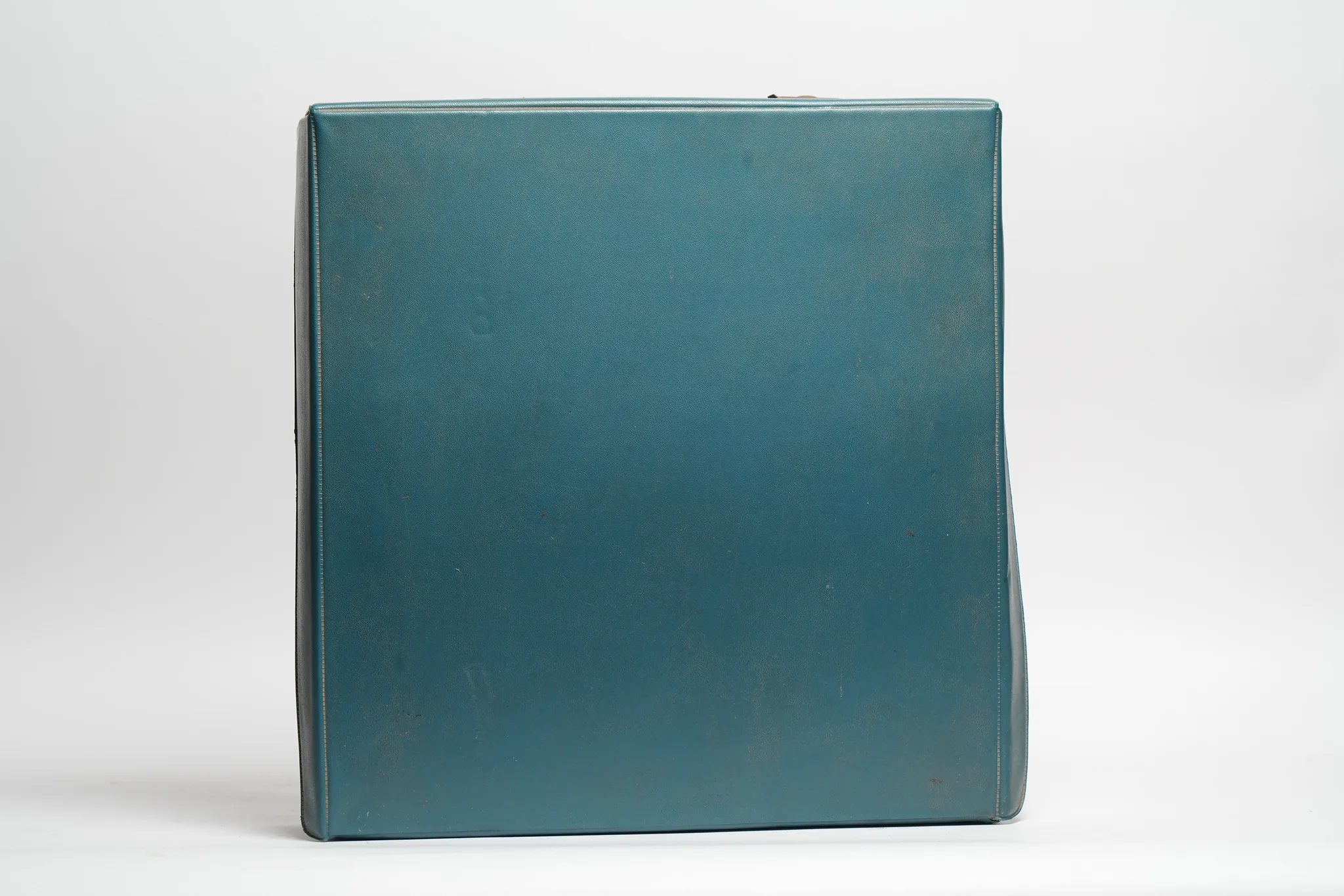 Olivetti Lettera 32 Vintage Sage Green Typewriter — photograph