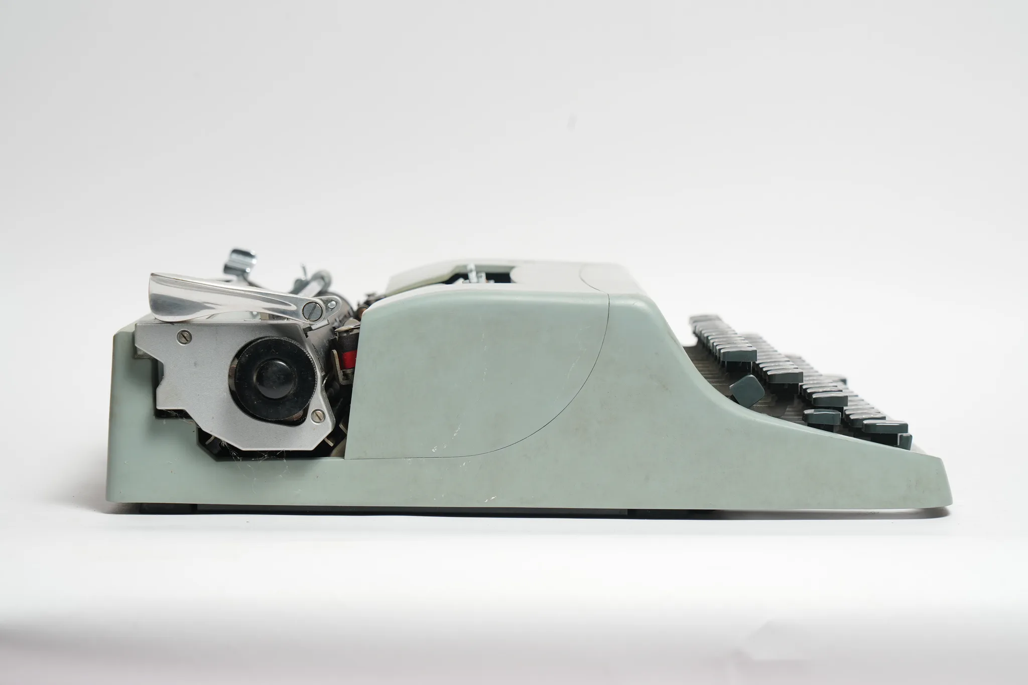 Olivetti Lettera 32 Vintage Sage Green Typewriter — photograph