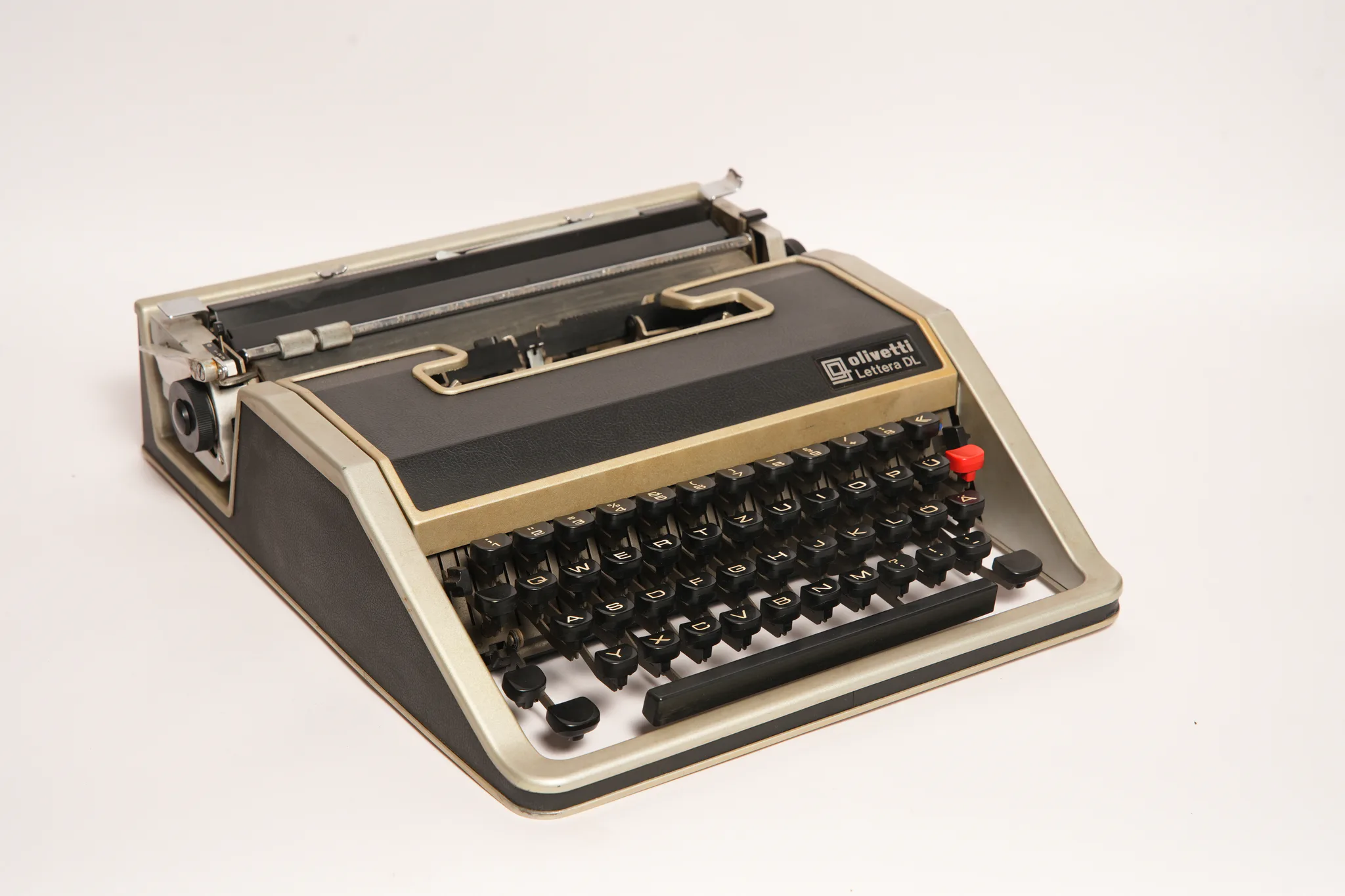 Olivetti Lettera DL Vintage Designer Typewriter