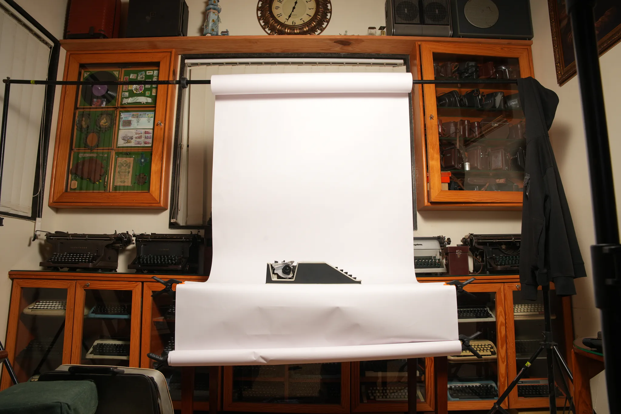 Olivetti Lettera DL Vintage Designer Typewriter — photograph