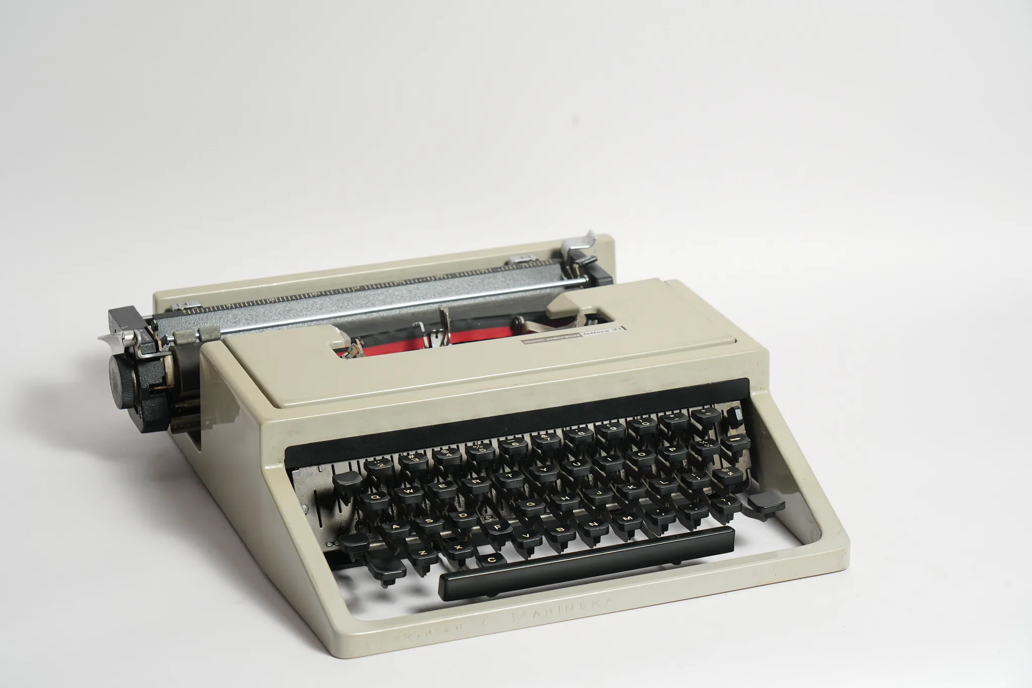 Olivetti Underwood Lettera 31 Portable Typewriter — photograph