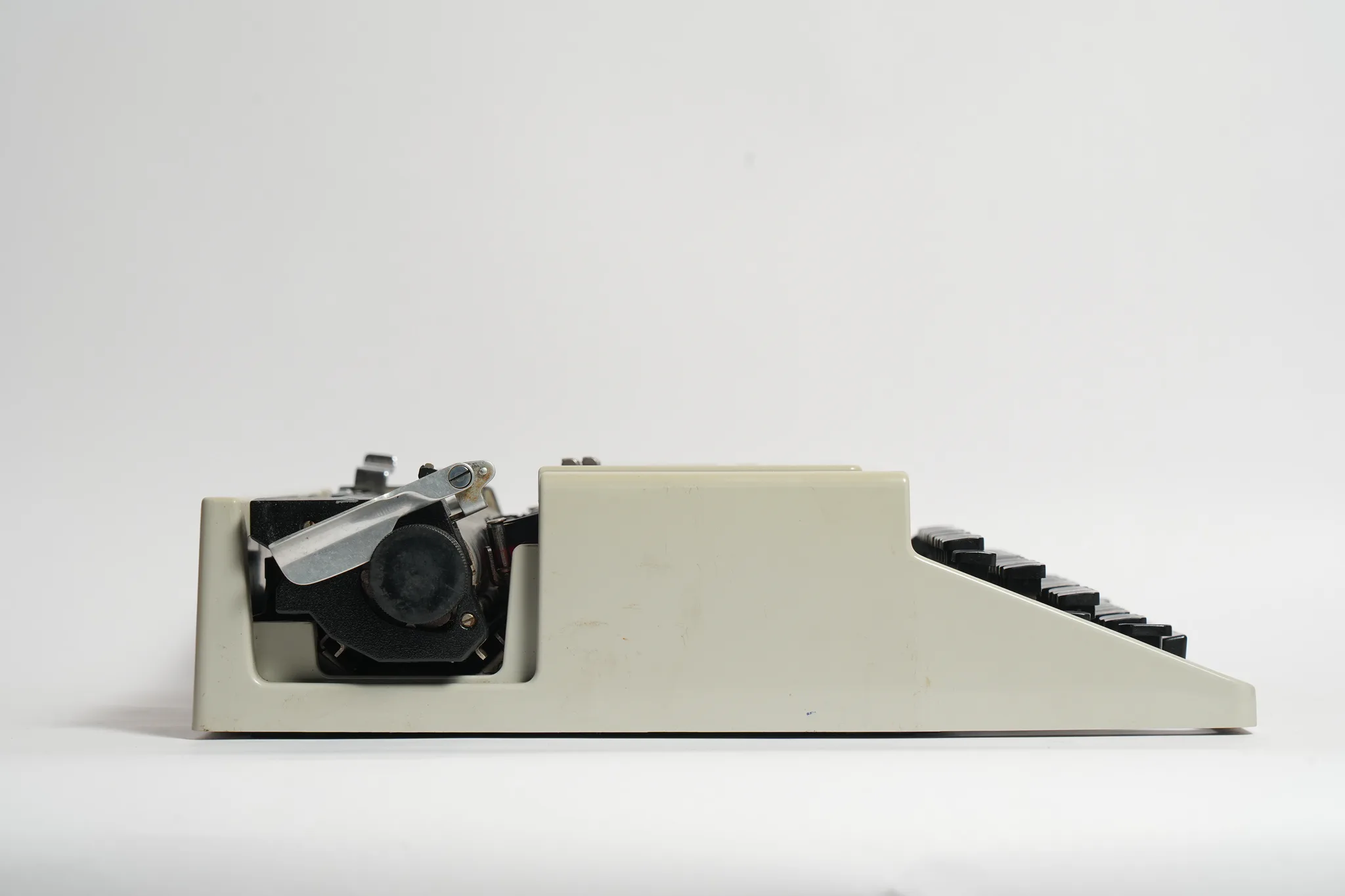 Olivetti Underwood Lettera 31 Portable Typewriter — photograph