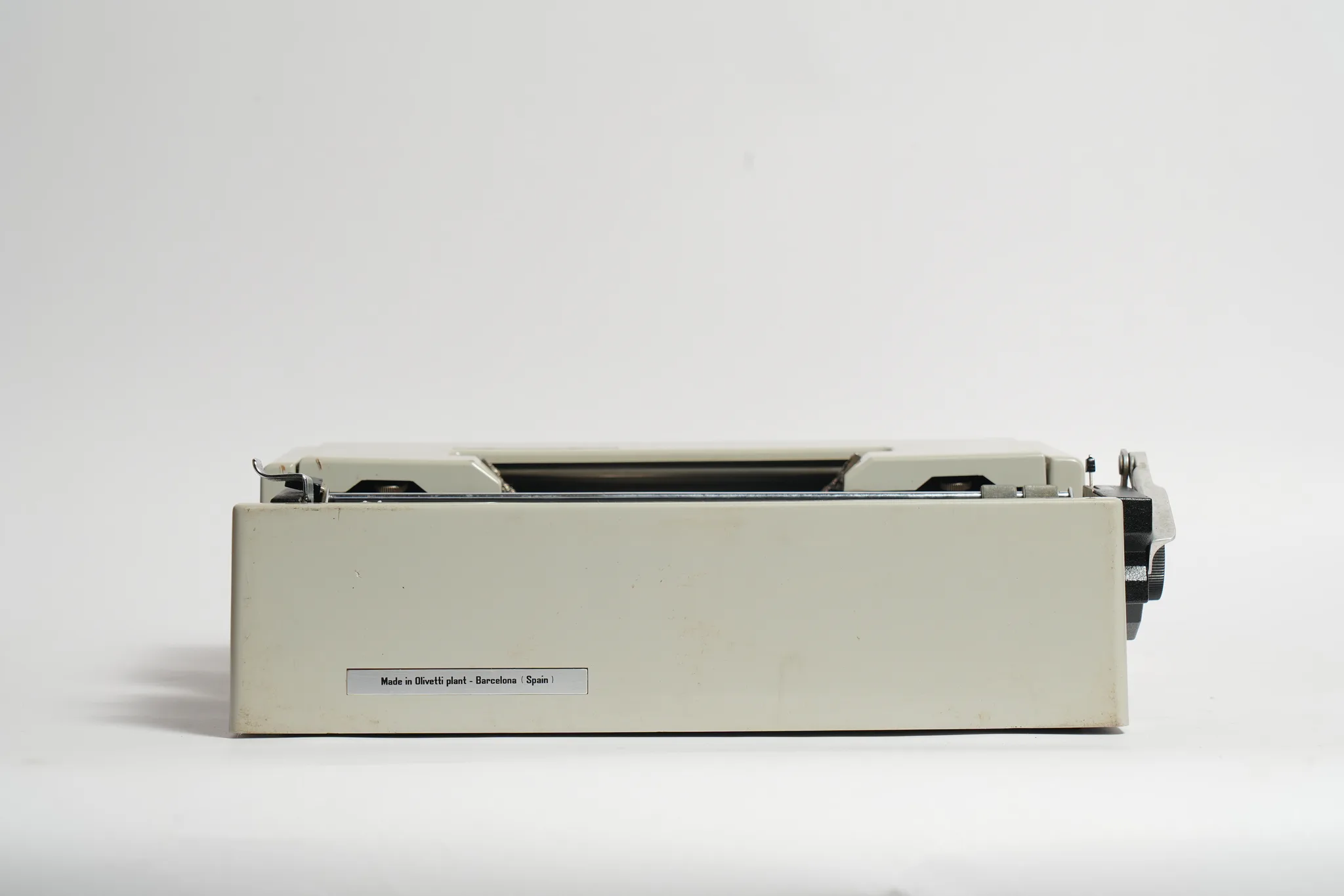 Olivetti Underwood Lettera 31 Portable Typewriter — photograph