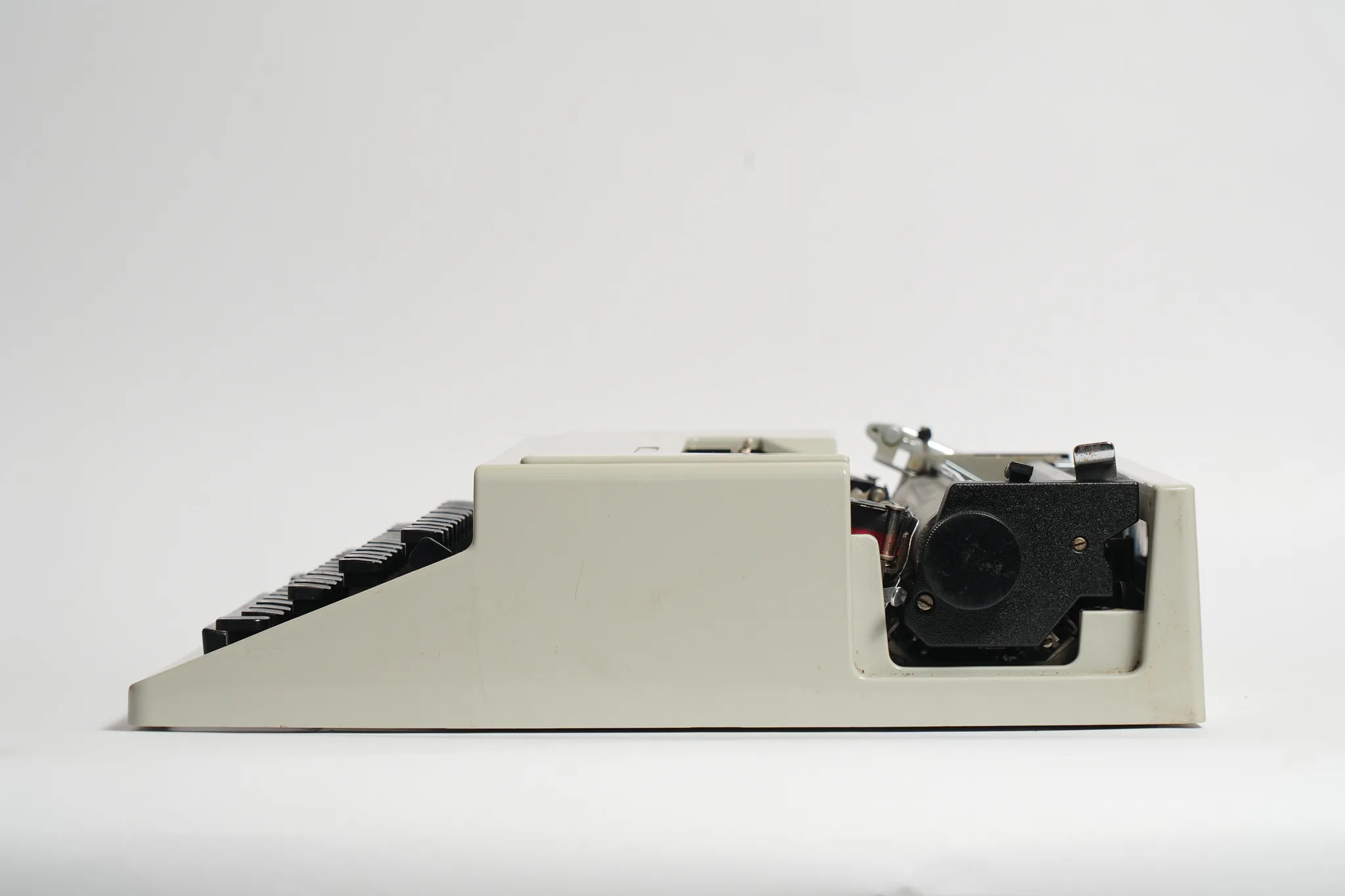 Olivetti Underwood Lettera 31 Portable Typewriter — photograph